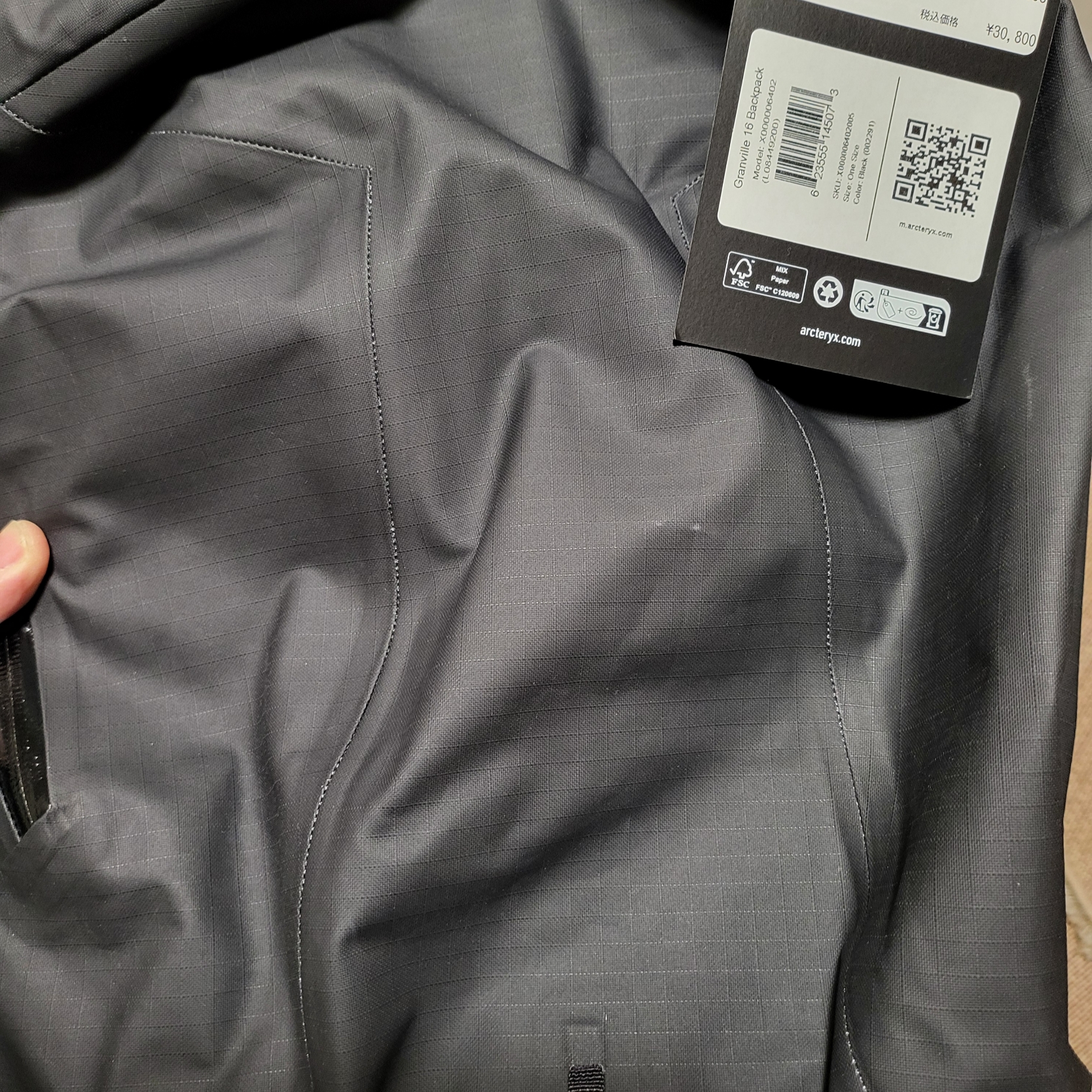 Arc'teryx Granville 16 Backpack Black 착용 스타일 - 2