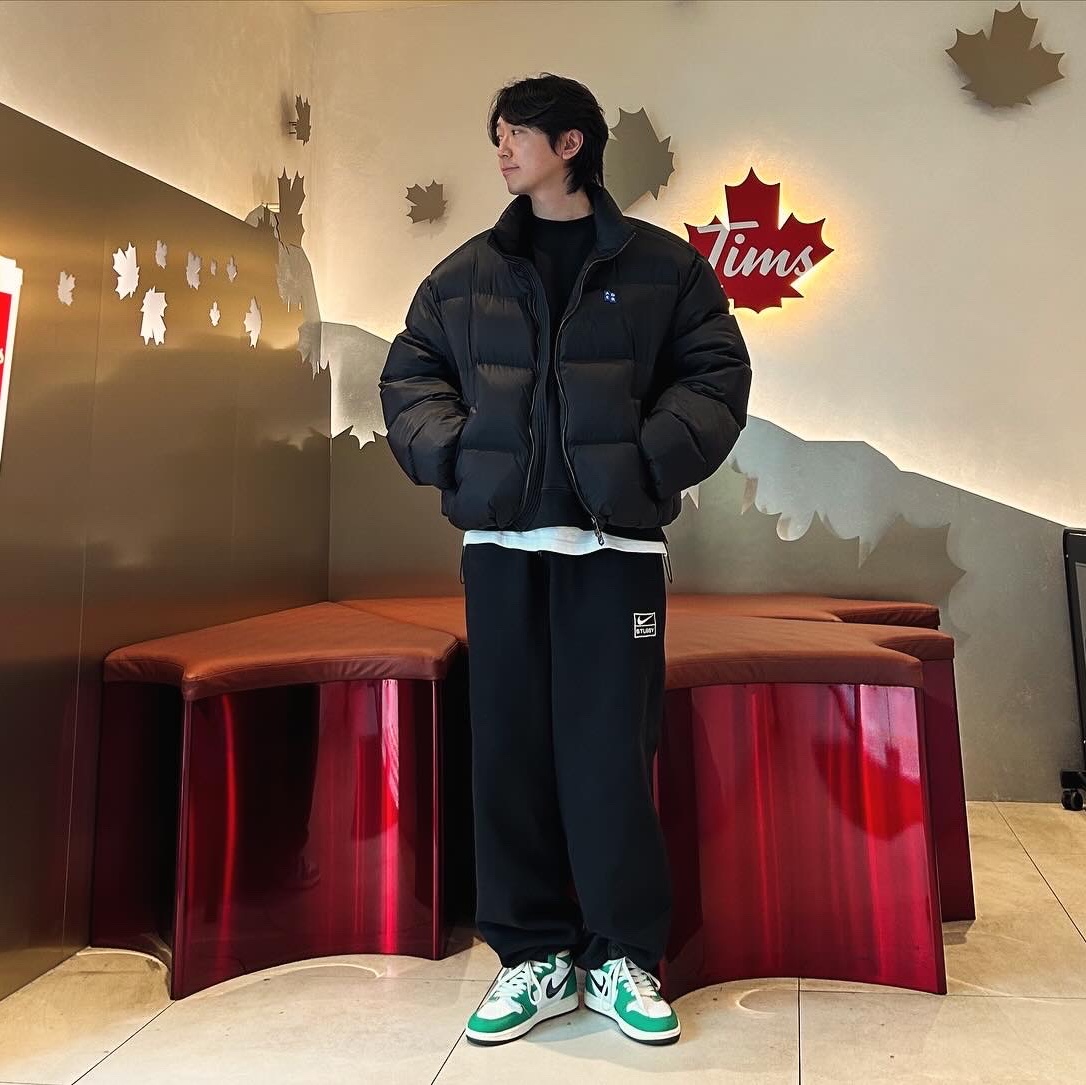Nike x Stussy NRG Washed Fleece Pants Black (DO5296-010), Nike x Stussy NRG Washed Fleece Crewneck Black (DO5310-010) 착용 스타일