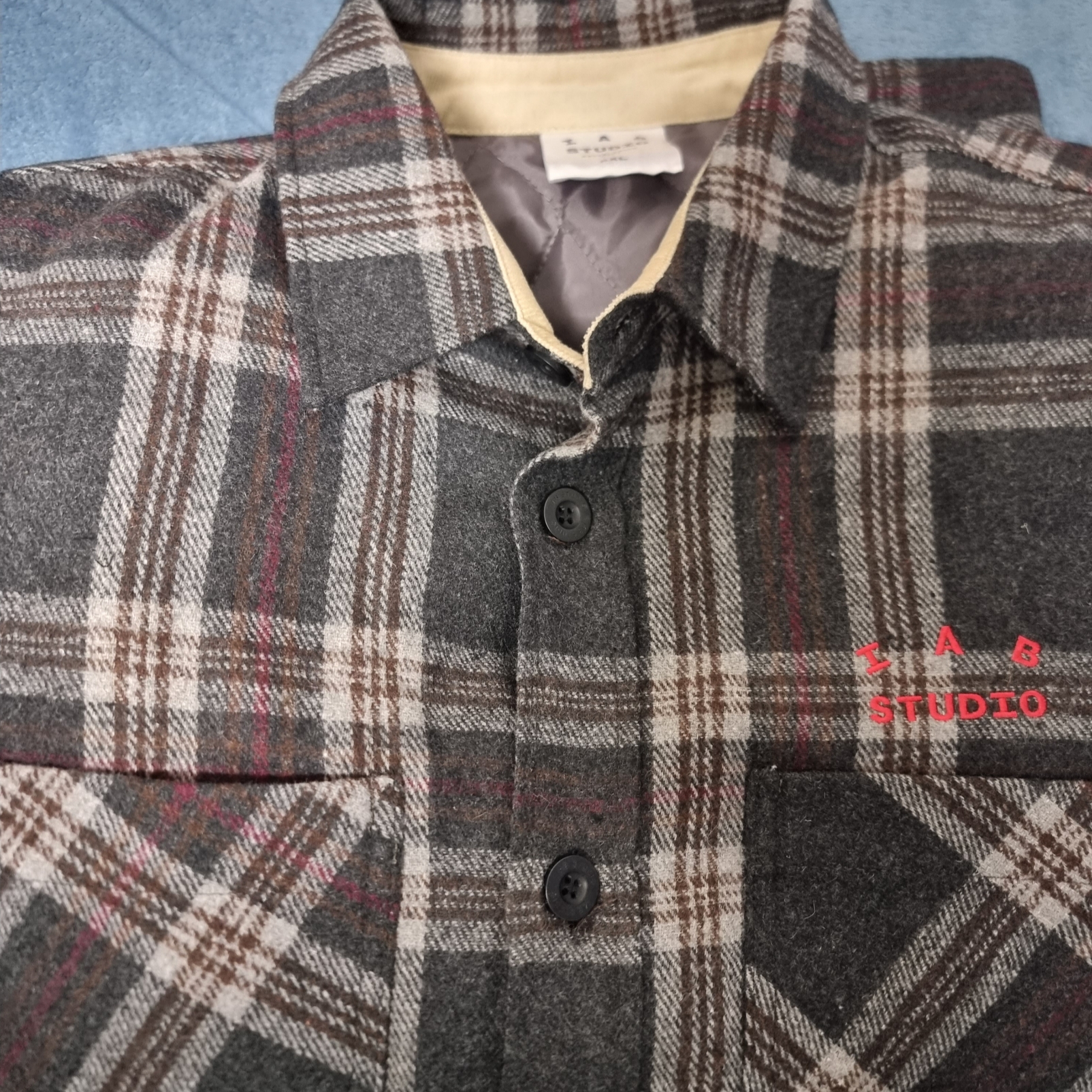 IAB Studio Check Shirt Jacket Gray Red 착용 스타일
