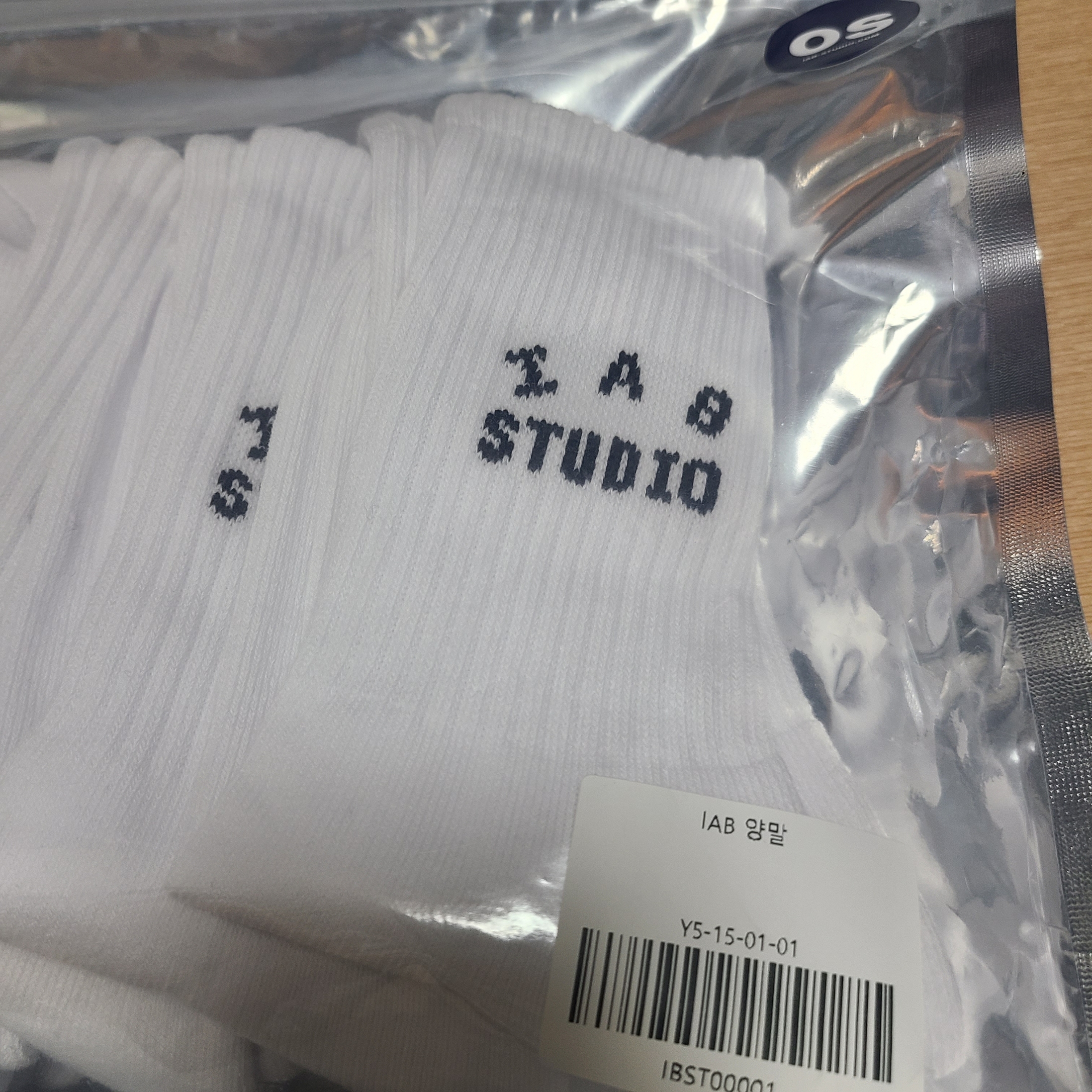 IAB Studio Socks White (5 Pack) 착용 스타일 - 1