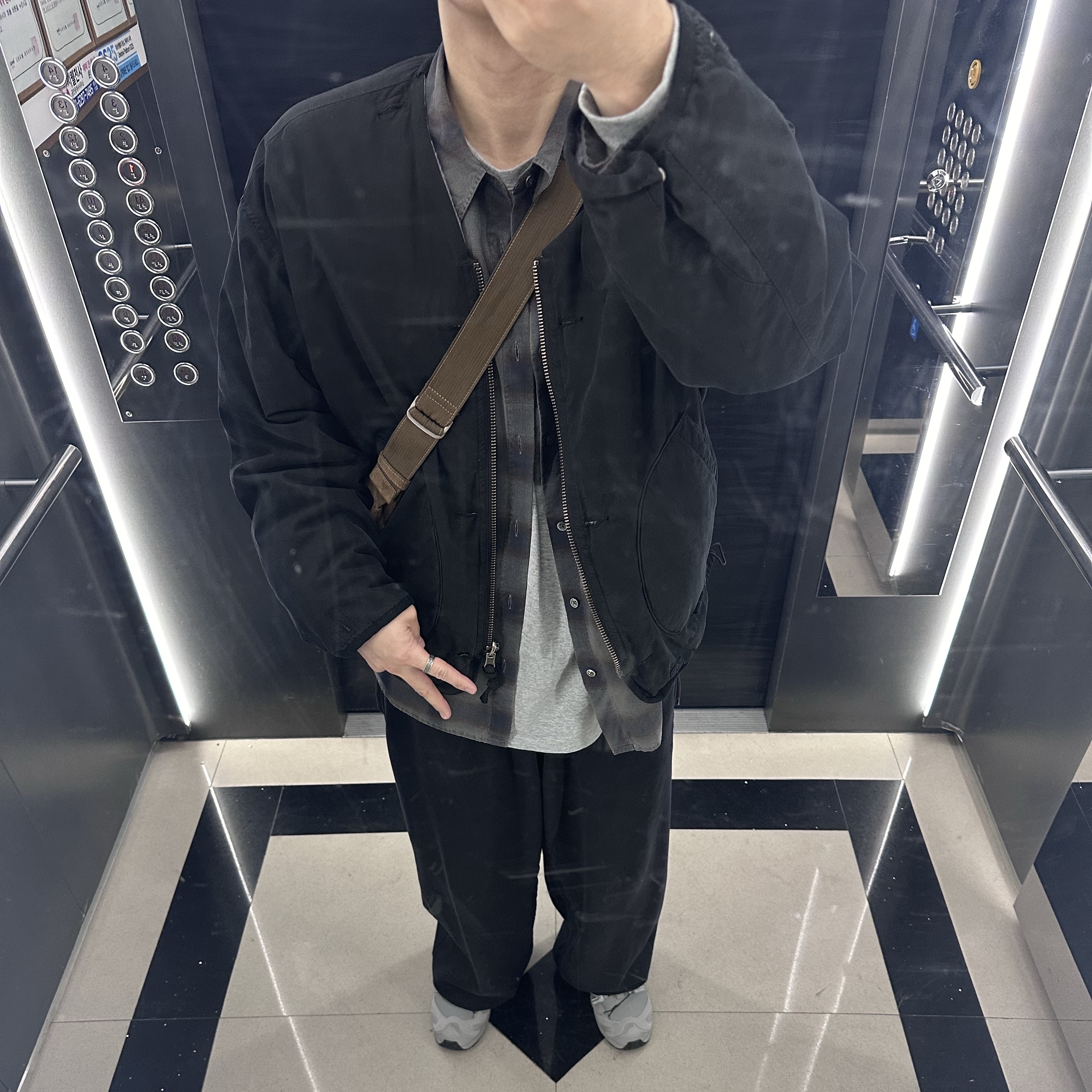 폴리테루 리버시블 라이너 자켓 블랙 + 블루 002, 살로몬 XA 프로 3D 알로이 실버 착용 스타일