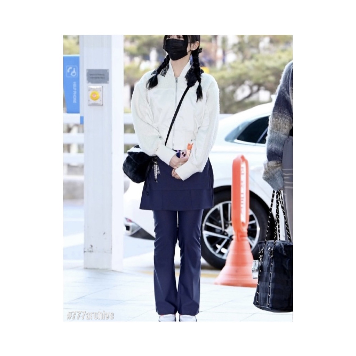 Nike NSW Futura 365 Faux Fur Crossbody Bag 1L Black, (W) Nike NSW High-Pile Fleece Bomber Jacket Sea Glass - US/EU 착용 스타일 - 3