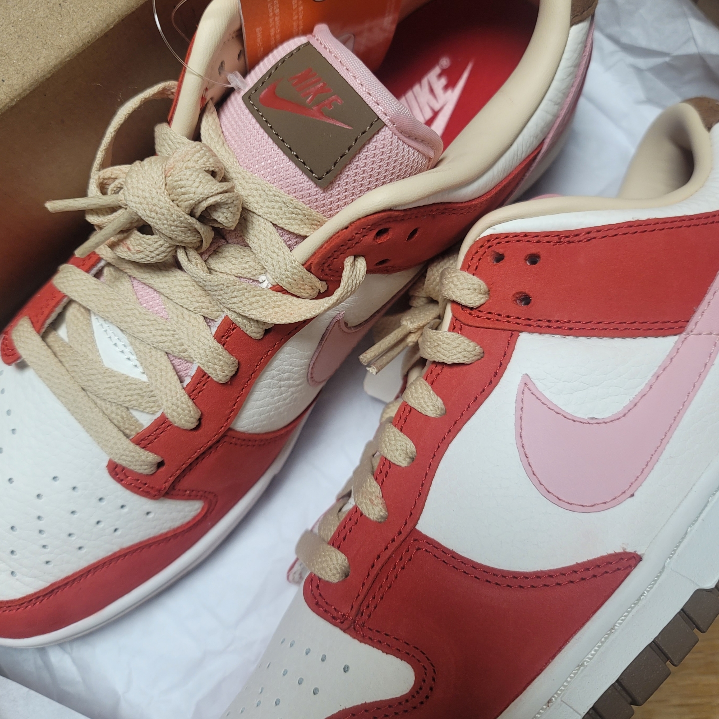(W) Nike Dunk Low PRM Sail and Sport Red 착용 스타일