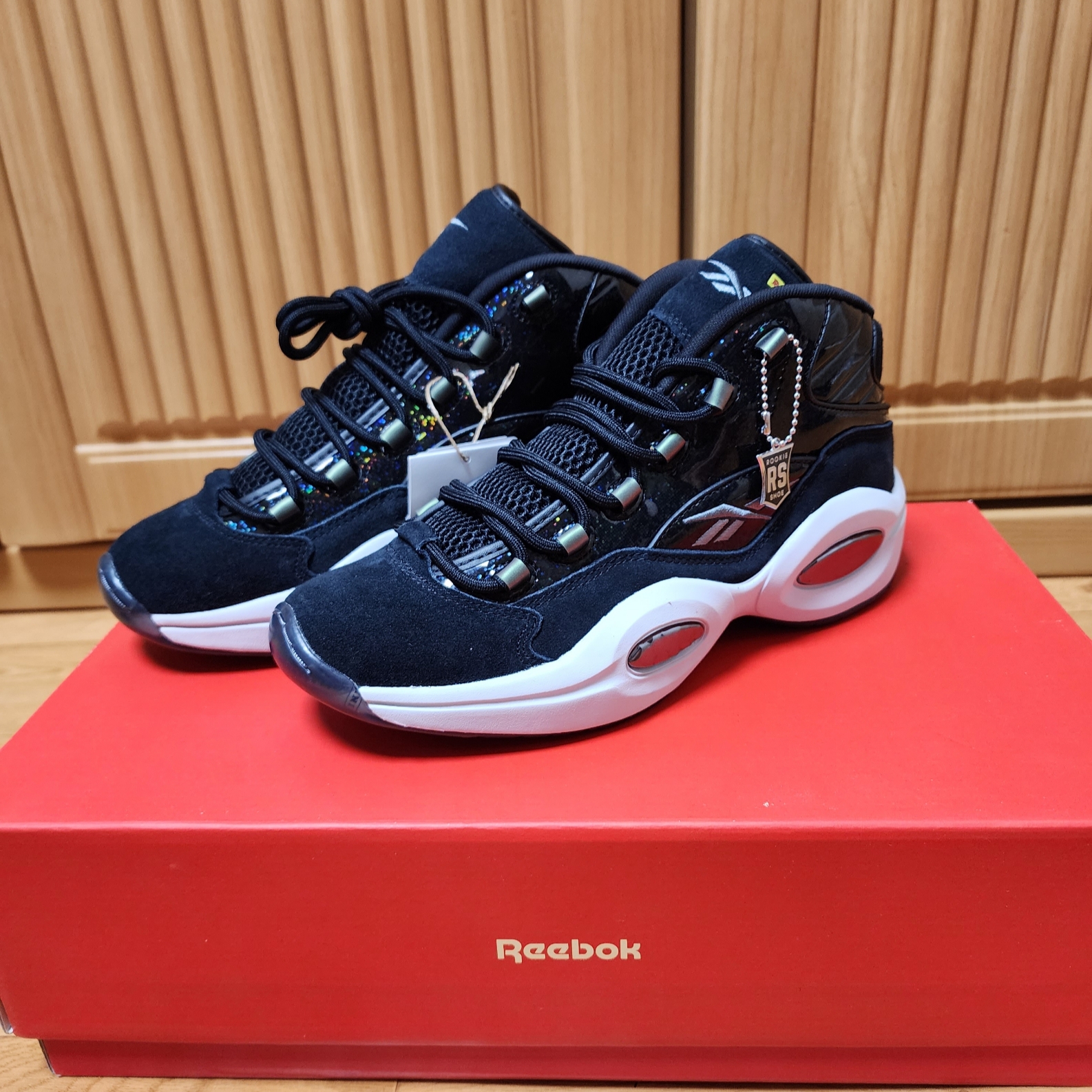 Reebok x Panini Question Mid Core Black Pure Gray 착용 스타일 - 1