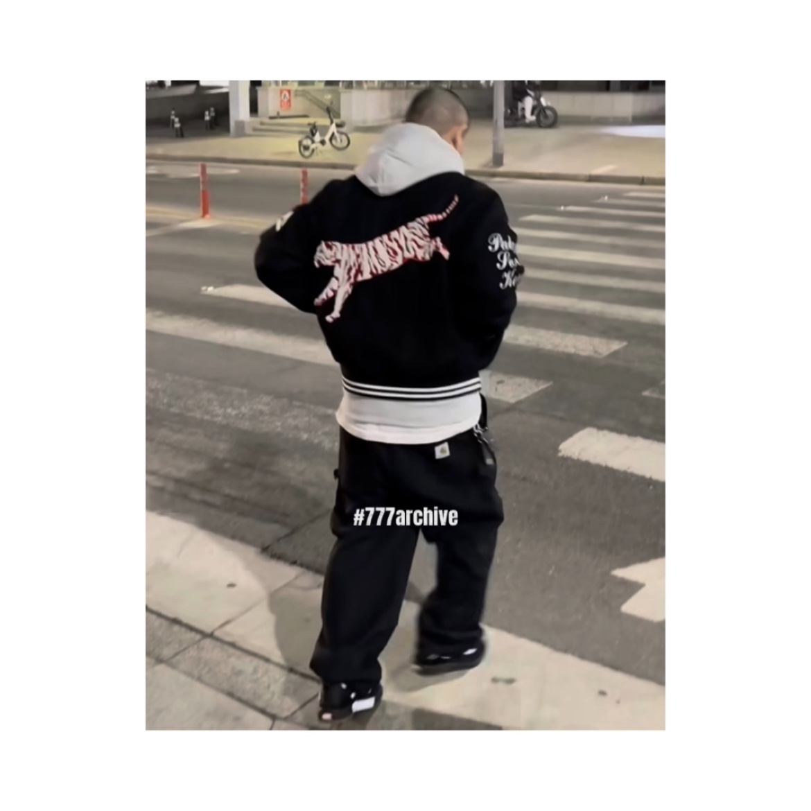 Palace Korea Hoodie Grey - 24SS, Palace Korea Varsity Jacket Black - 24SS 착용 스타일 - 5