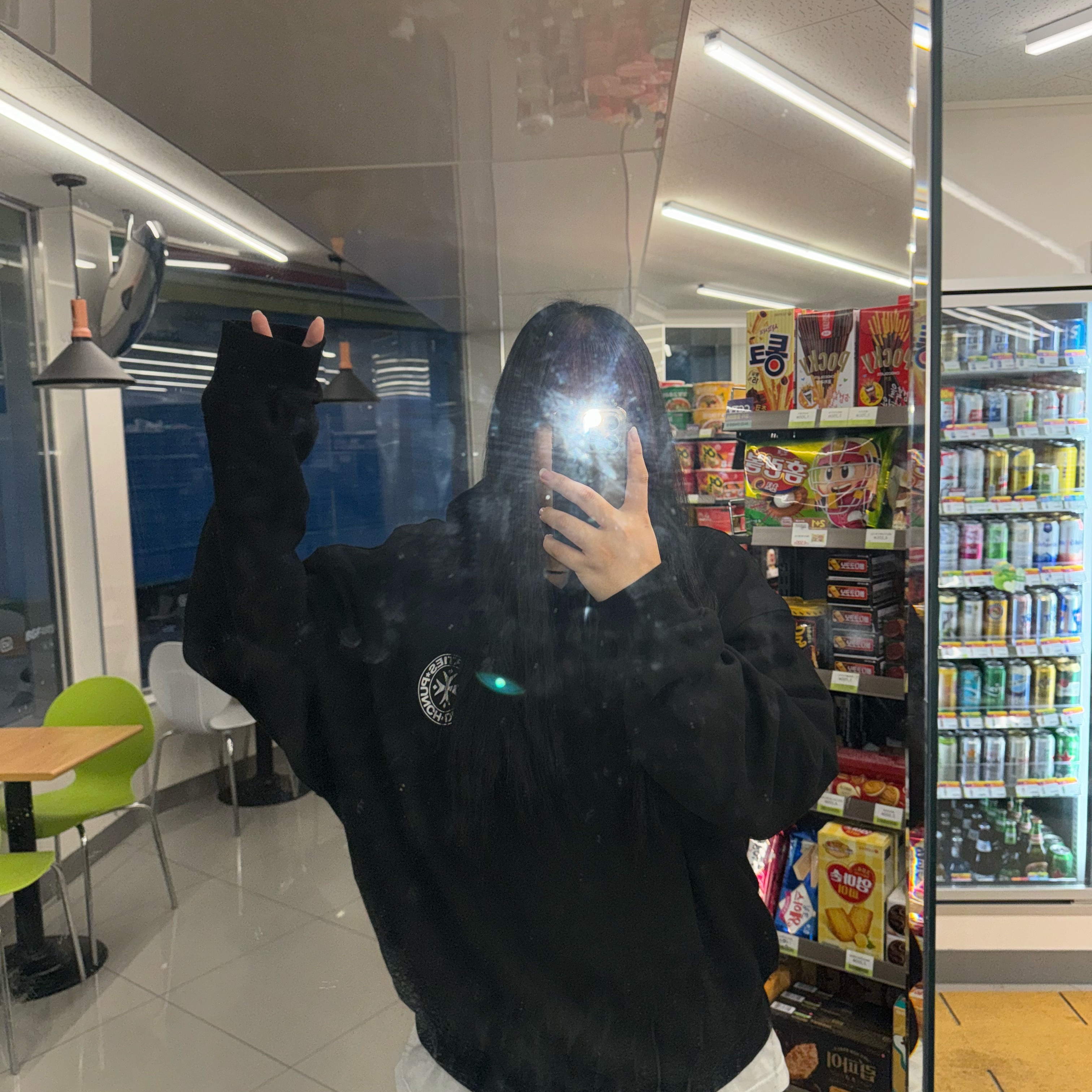Punch Drunk Parties Circle Logo Oversized Hoodie Black 착용 스타일