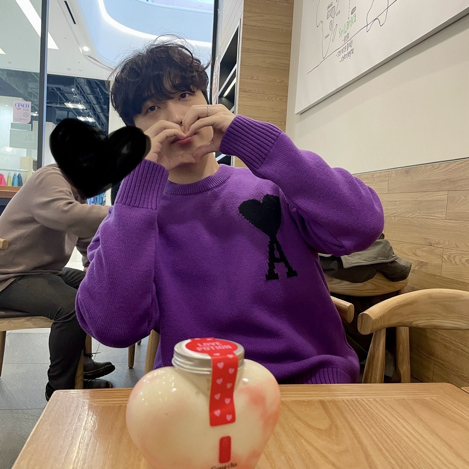 AMI de Coeur Oversize Intarsia Sweater Purple Black 착용 스타일 - 2