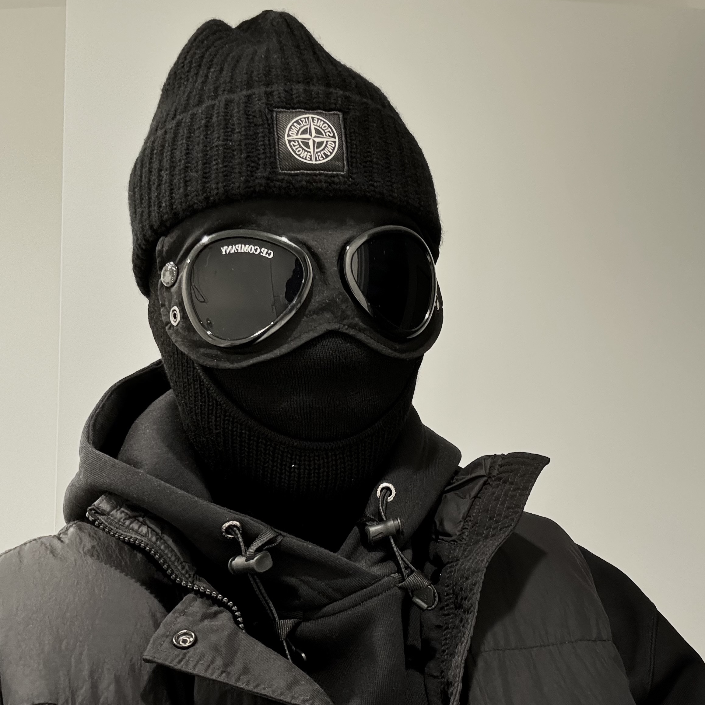 Stone Island N10B5 Ribbed Wool Beanie Black - 23FW, C.P. Company Extra Fine Merino Wool Goggle Balaclava Black - 23FW 착용 스타일