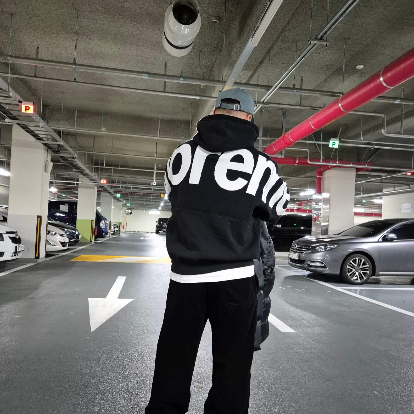 Supreme Big Logo Jacquard Hooded Sweatshirt Black - 23FW, Stussy Down Parka Micro Ripstop Phantom Black 착용 스타일