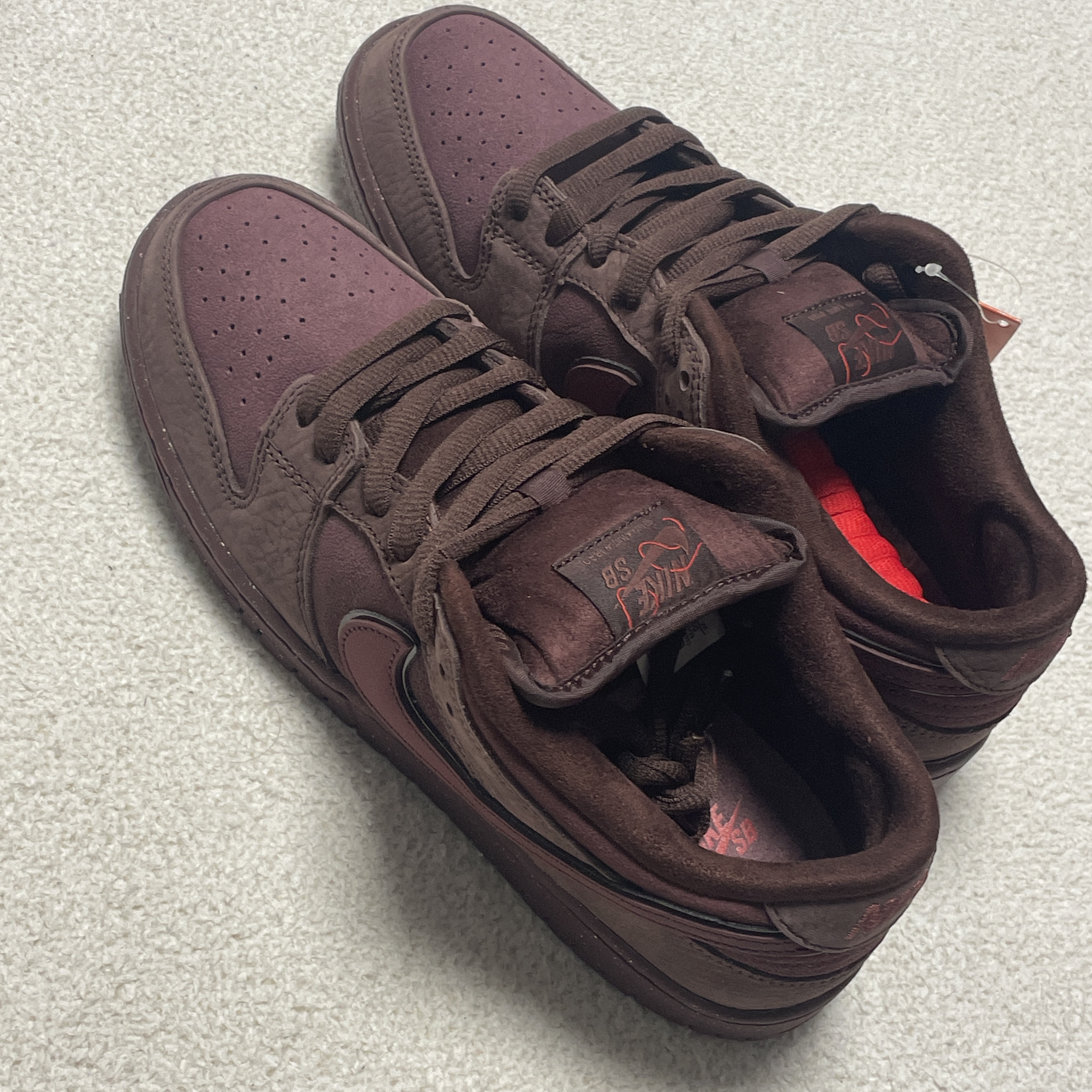 Nike SB Dunk Low PRM Burgundy Crush 착용 스타일 - 2