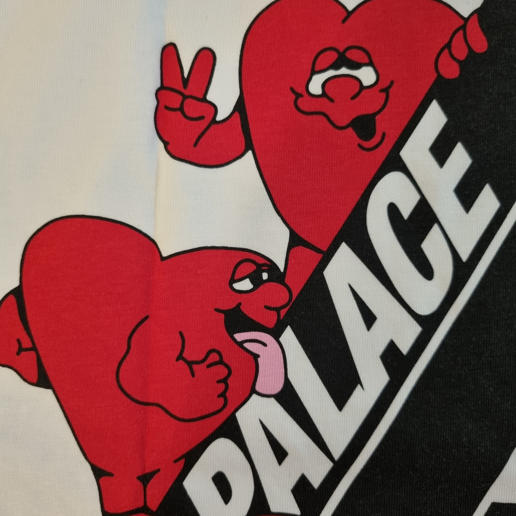 Palace Tri-Hearts T-Shirt White - 24SS 착용 스타일 - 2