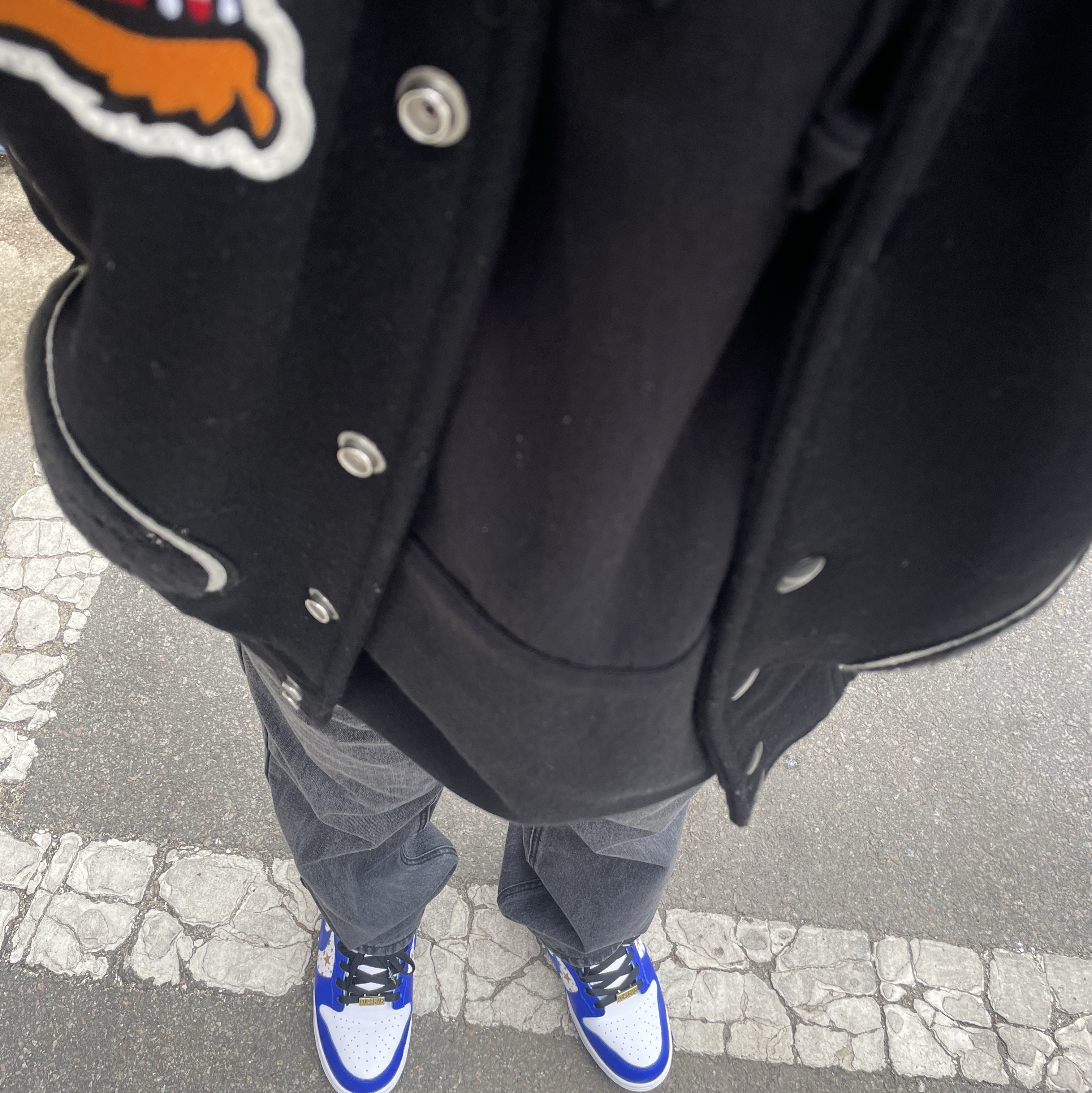 Supreme Box Logo Hooded Sweatshirt Black - 23FW, Supreme Tiger Varsity Jacket Black - 23FW 착용 스타일 - 3