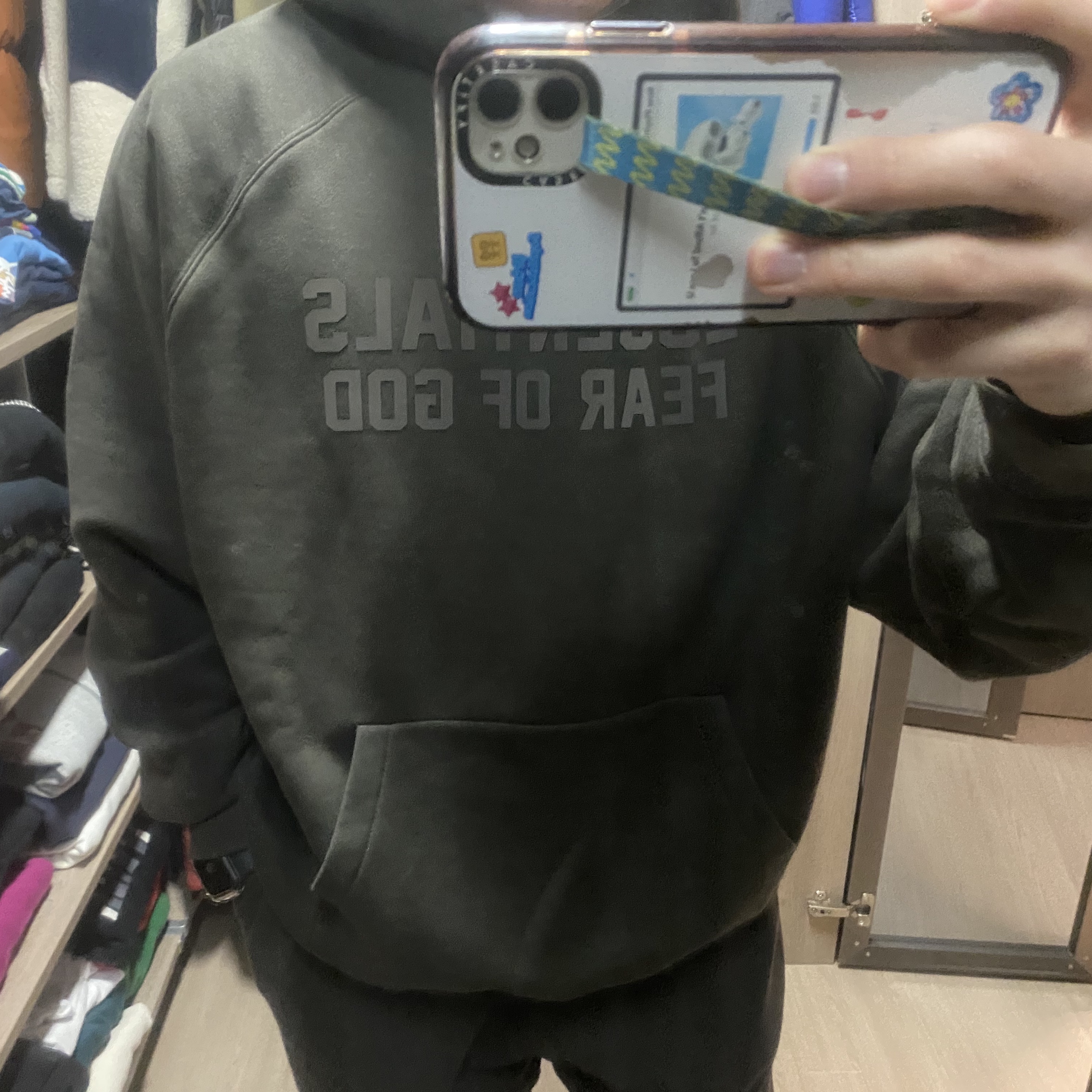 Essentials Hoodie Off Black - 23SS 착용 스타일