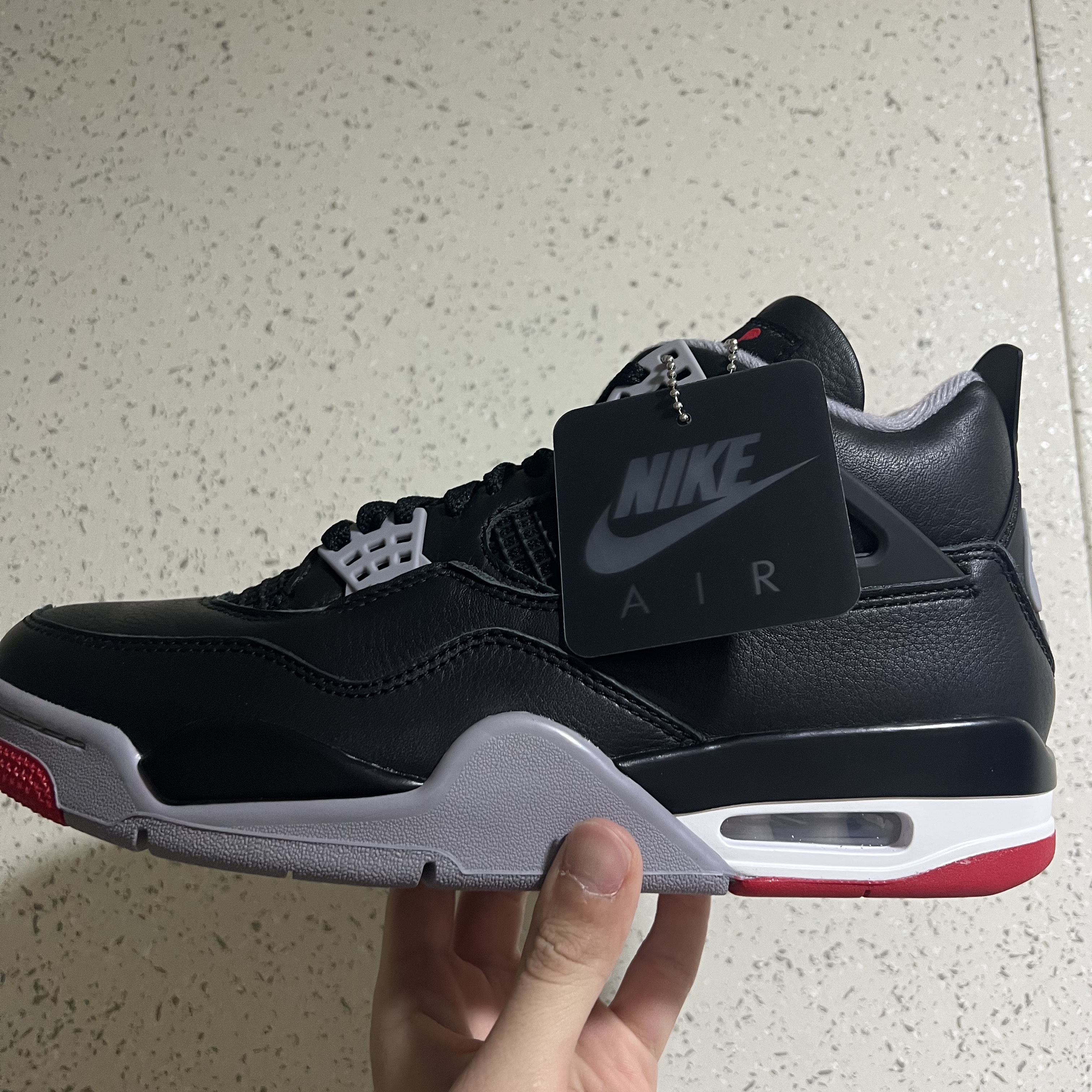 Jordan 4 Retro Bred Reimagined 착용 스타일 - 3