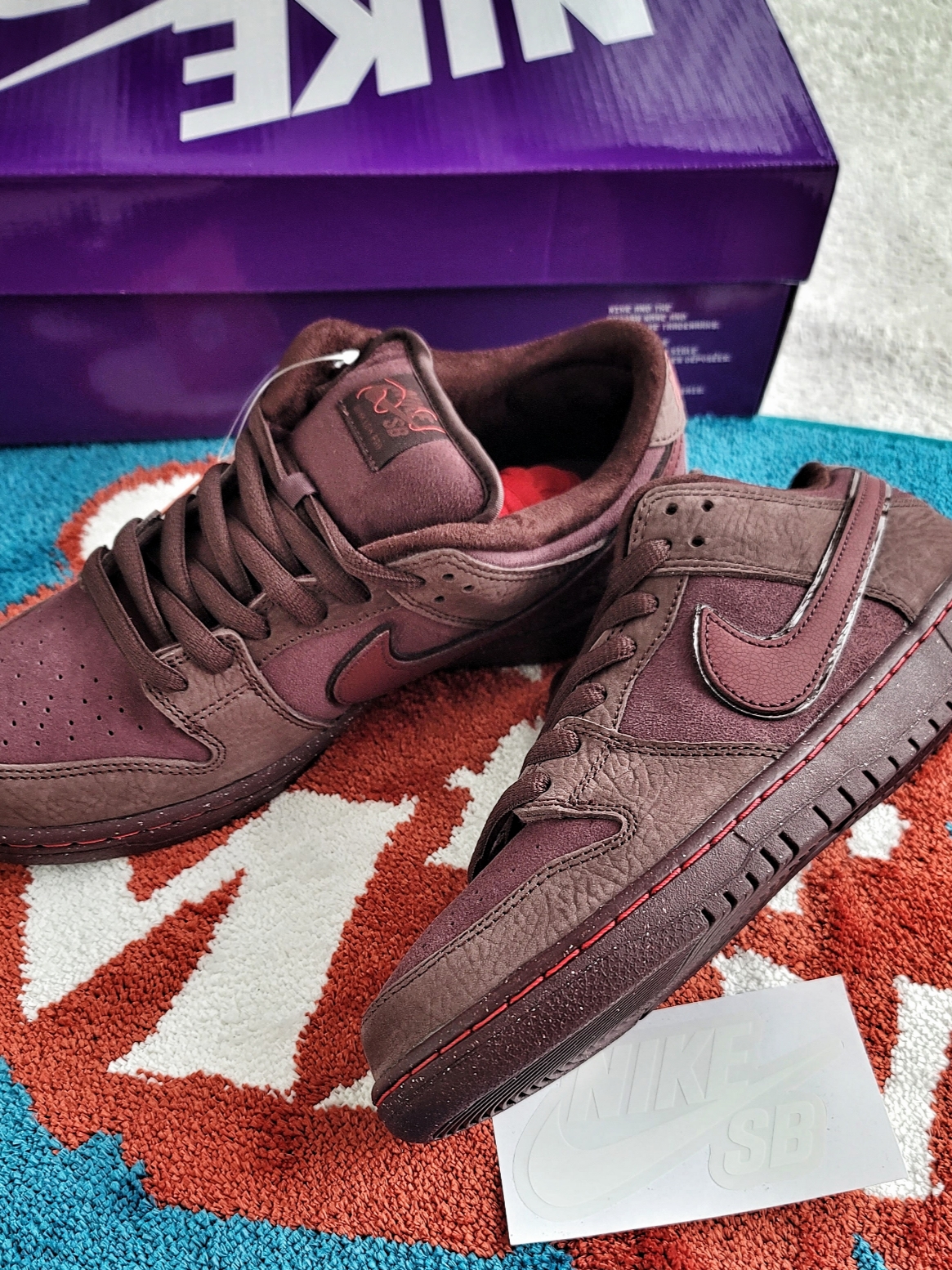 Nike SB Dunk Low PRM Burgundy Crush 착용 스타일