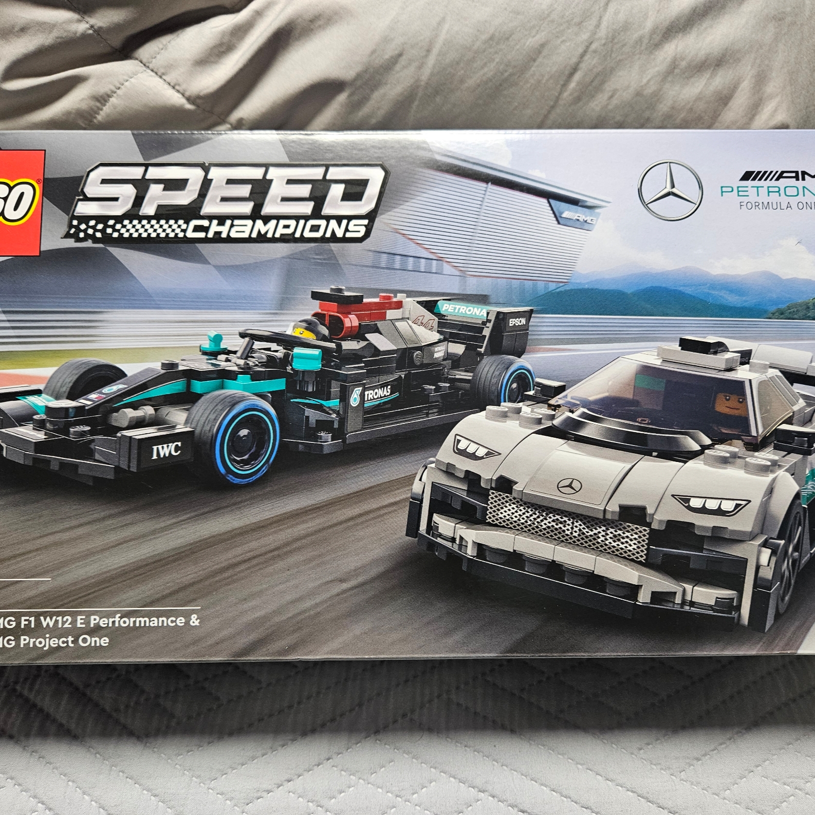 Lego Mercedes-AMG F1 W12 E Performance & Mercedes-AMG Project One 착용 스타일