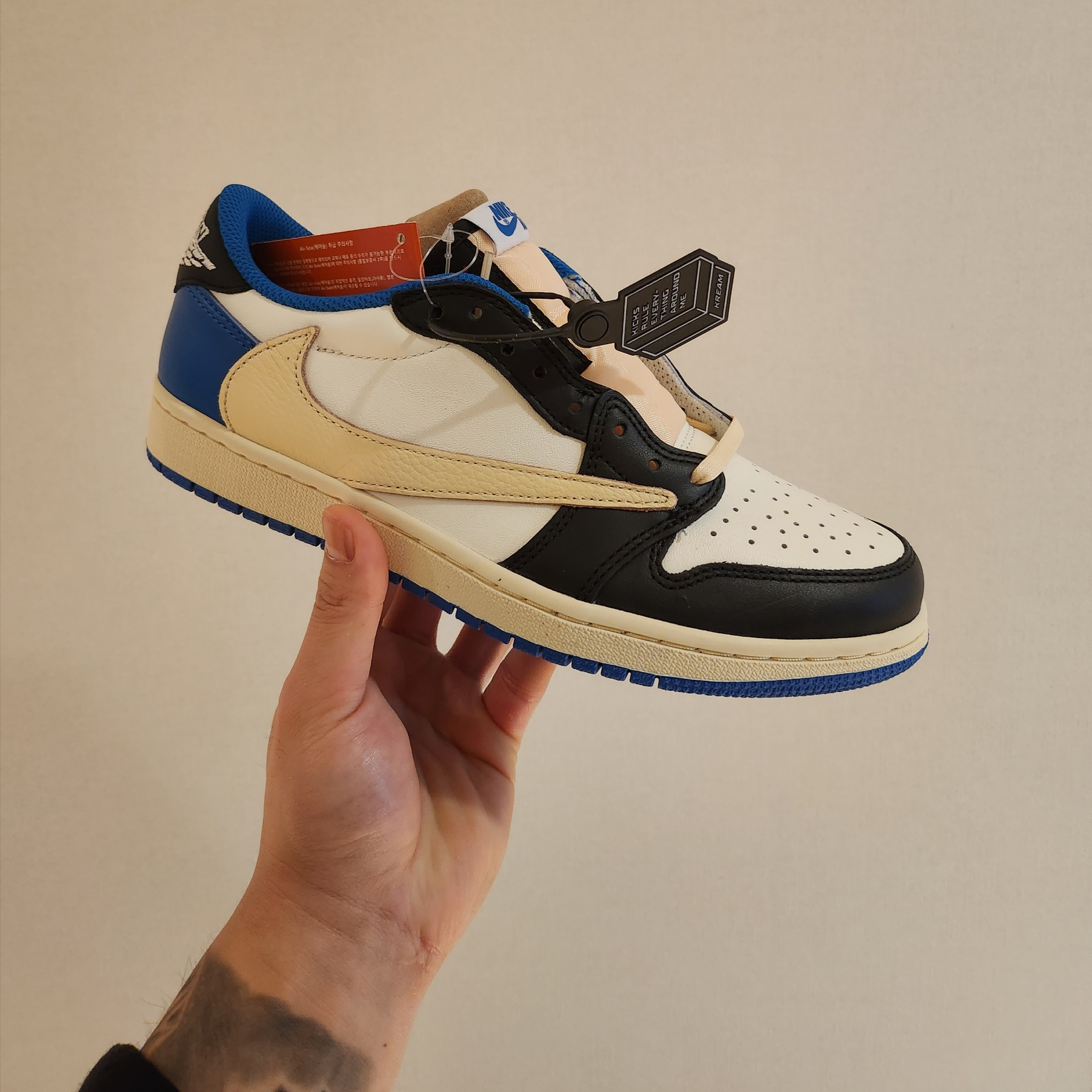 Jordan 1 x Travis Scott x Fragment Retro Low OG SP Military Blue 착용 스타일