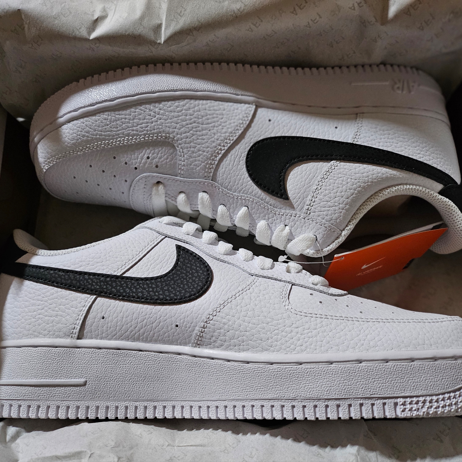Nike Air Force 1 '07 White Black 착용 스타일 - 2