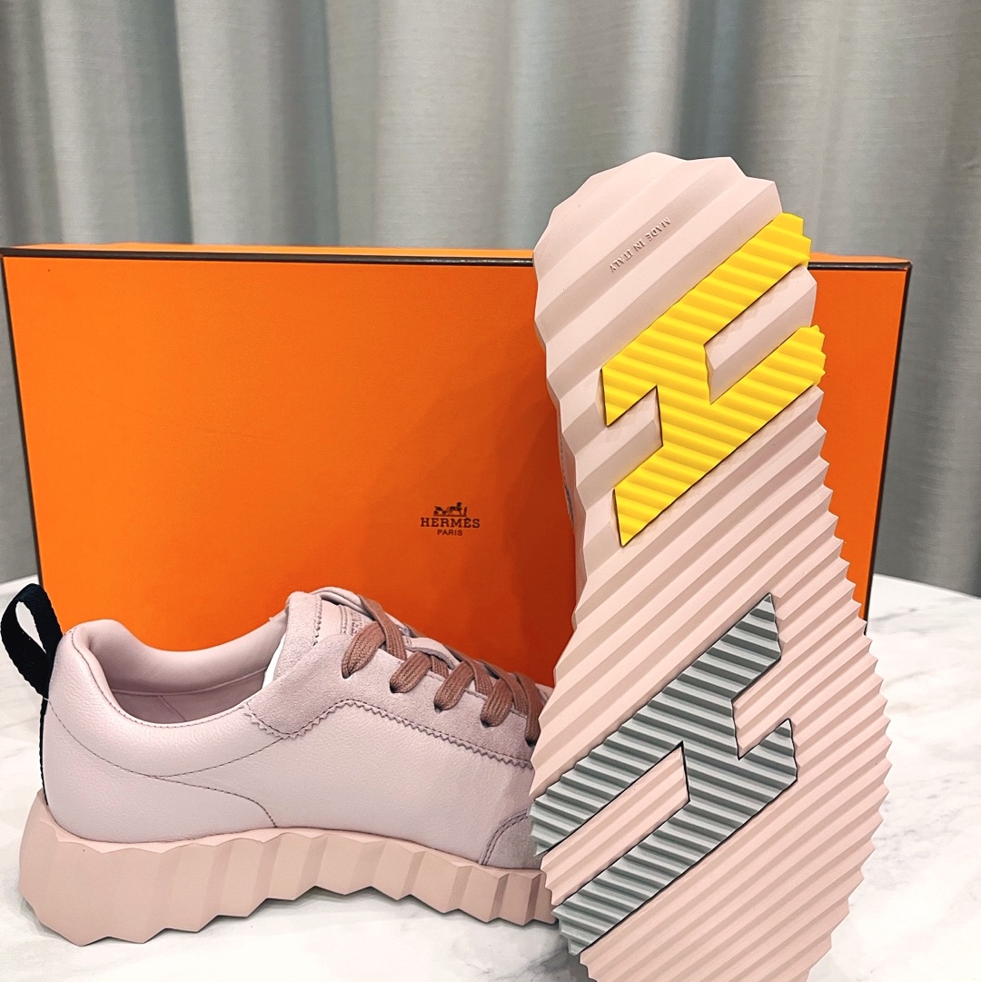 (W) Hermes Bouncing Sneakers Sport Suede Goatskin & Rose Porcelaine 착용 스타일 - 2