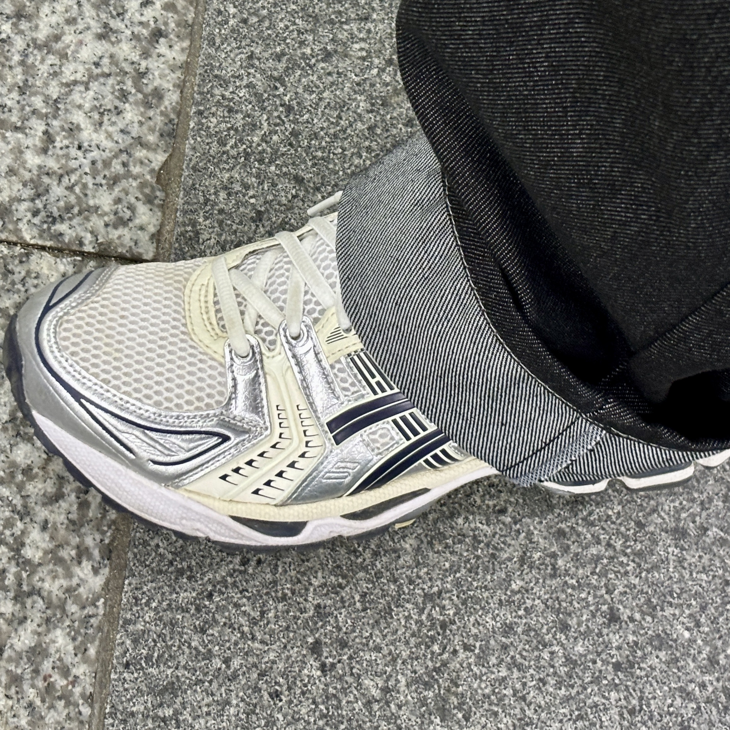 (W) Asics Gel-Kayano 14 White Midnight 착용 스타일 - 3