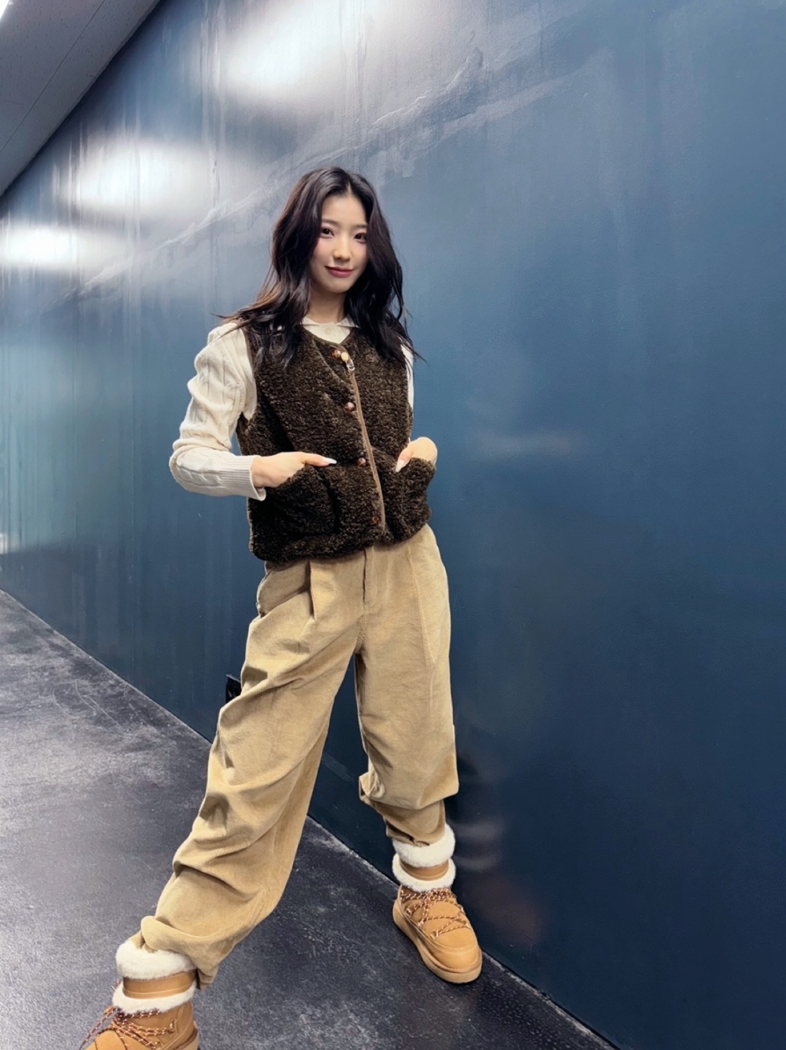 (W) Moon Boot Icon Cream Shearing Boots Gold 착용 스타일