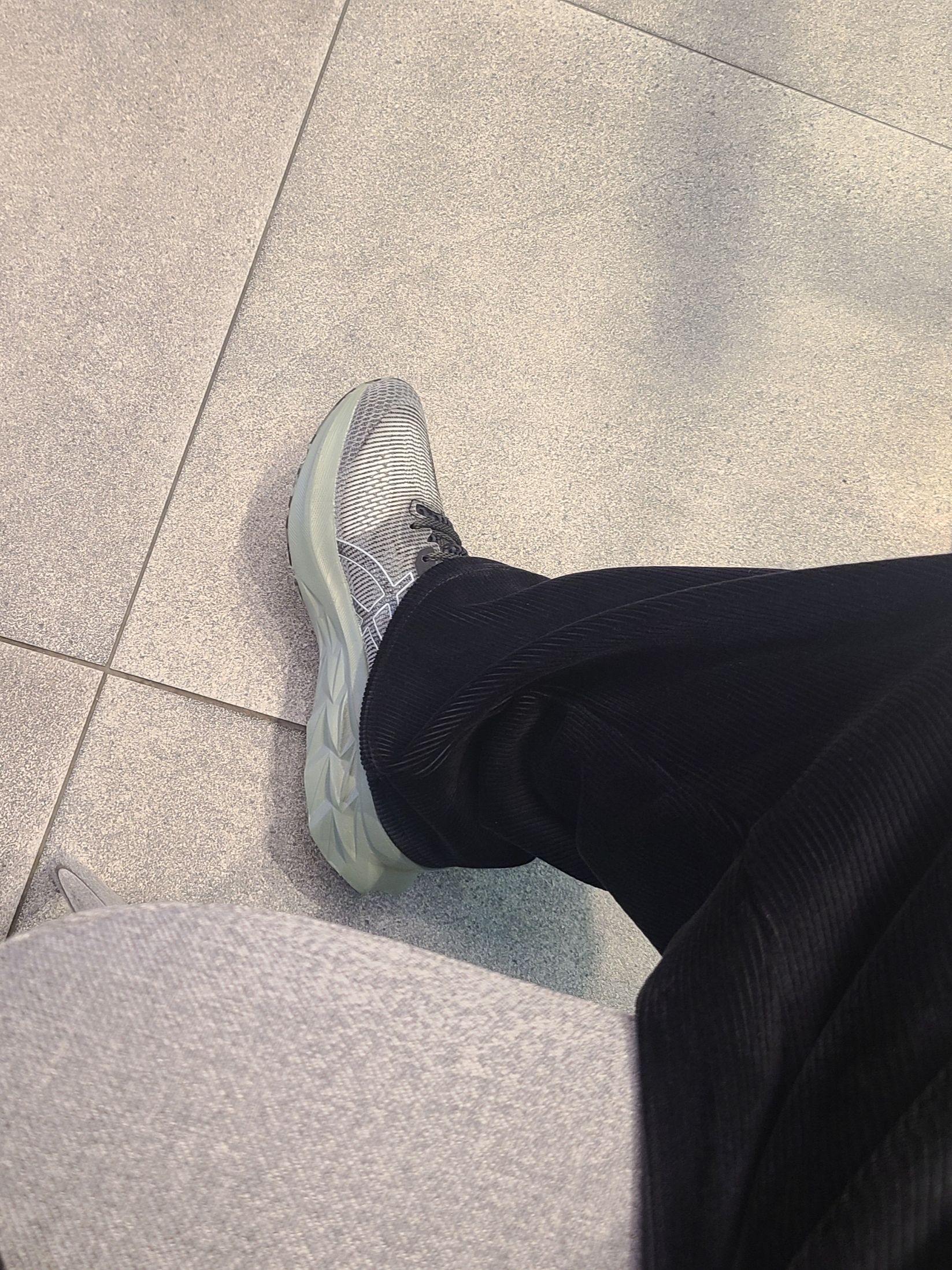 Asics Novablast 2 LE Green 착용 스타일 - 1