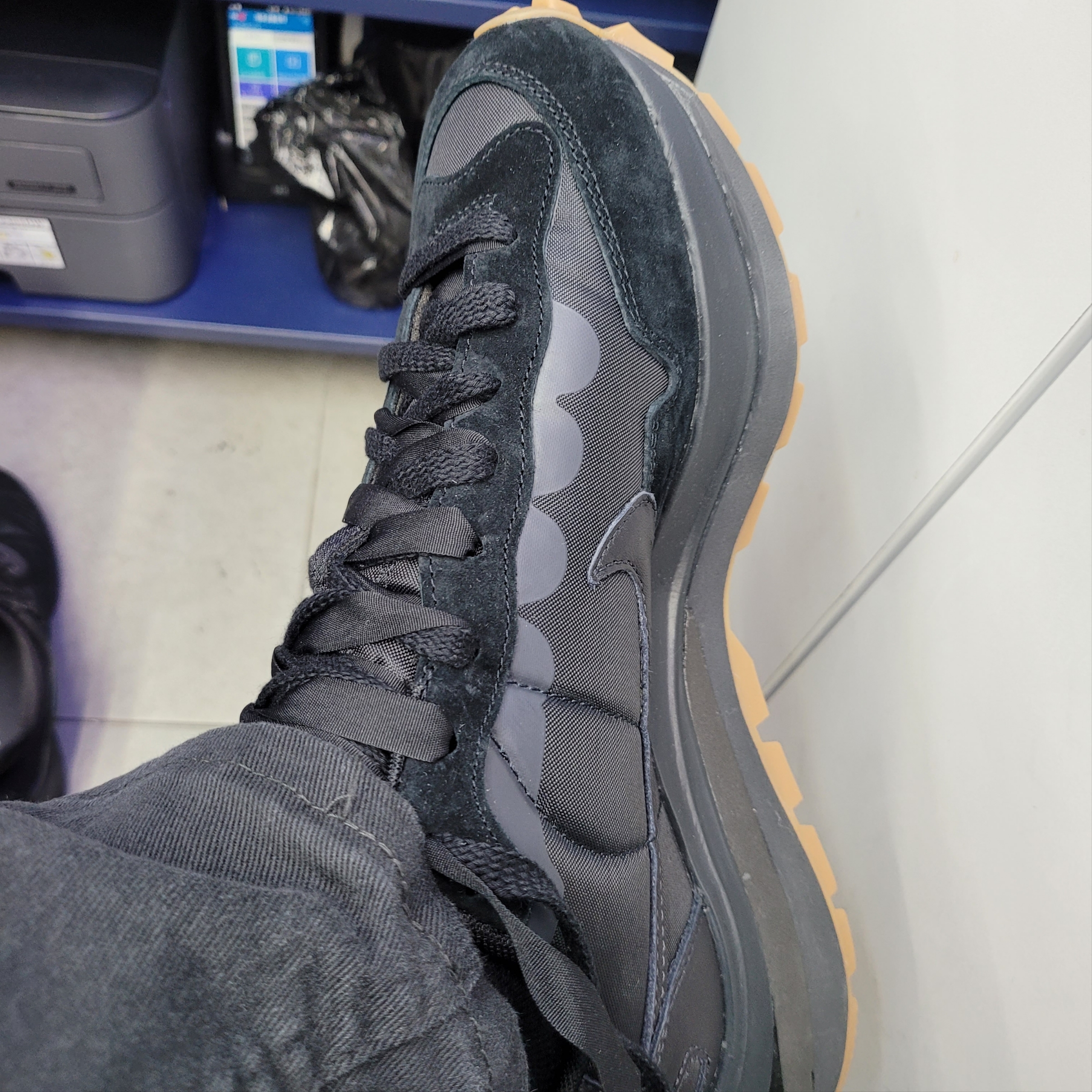 Nike x Sacai VaporWaffle Black and Gum 착용 스타일