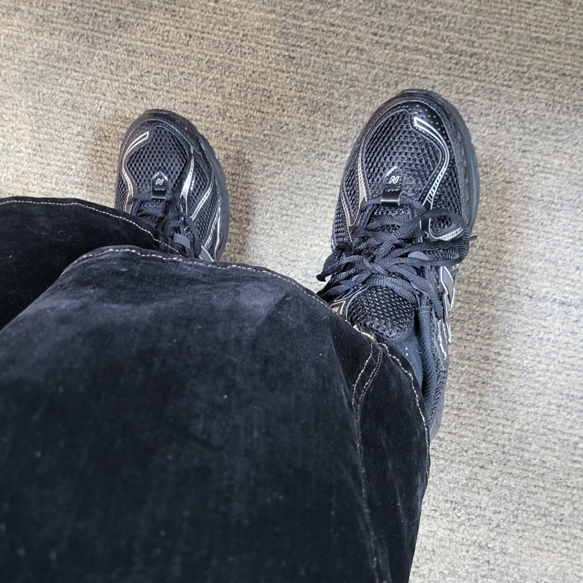 New Balance 1906R Black Silver Metallic 착용 스타일