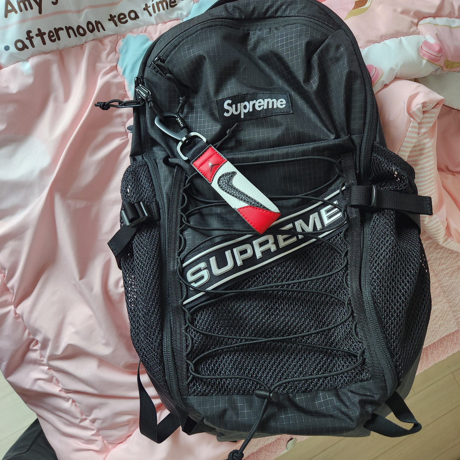Supreme Backpack Black - 23FW 착용 스타일