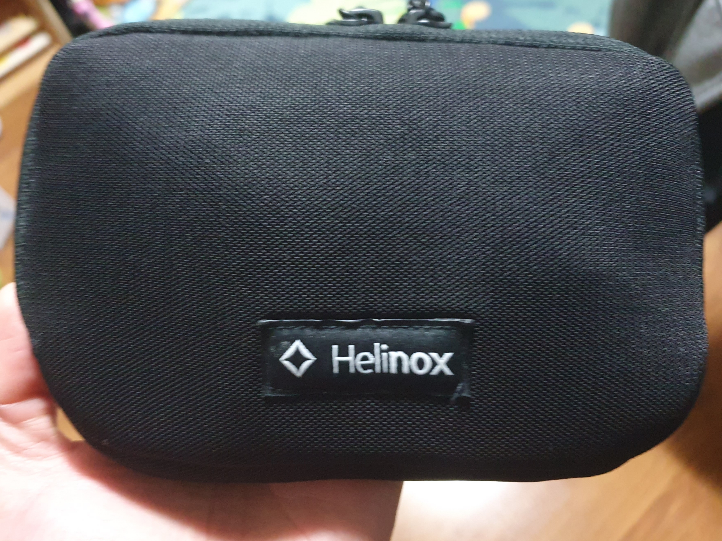 Helinox Shoulder Strap & Pouch Black 착용 스타일