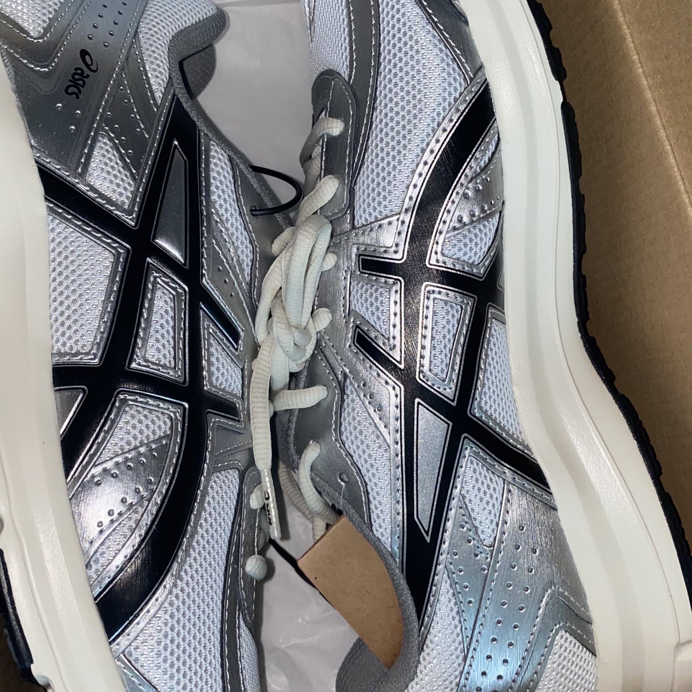 Asics Jog 100 S White Black - 2E Wide 착용 스타일