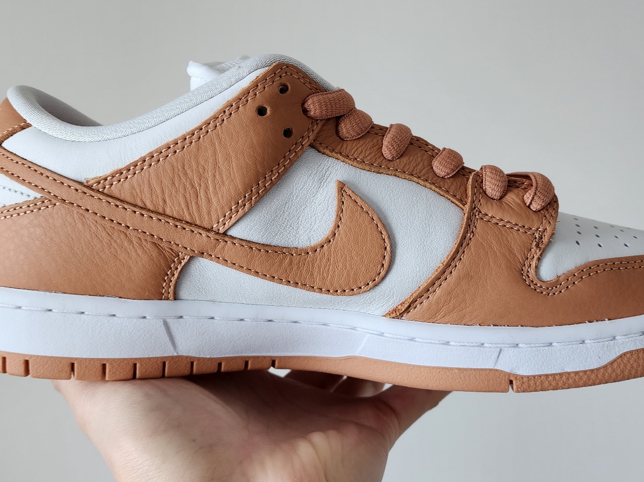 Nike SB Dunk Low Pro Light Cognac 착용 스타일
