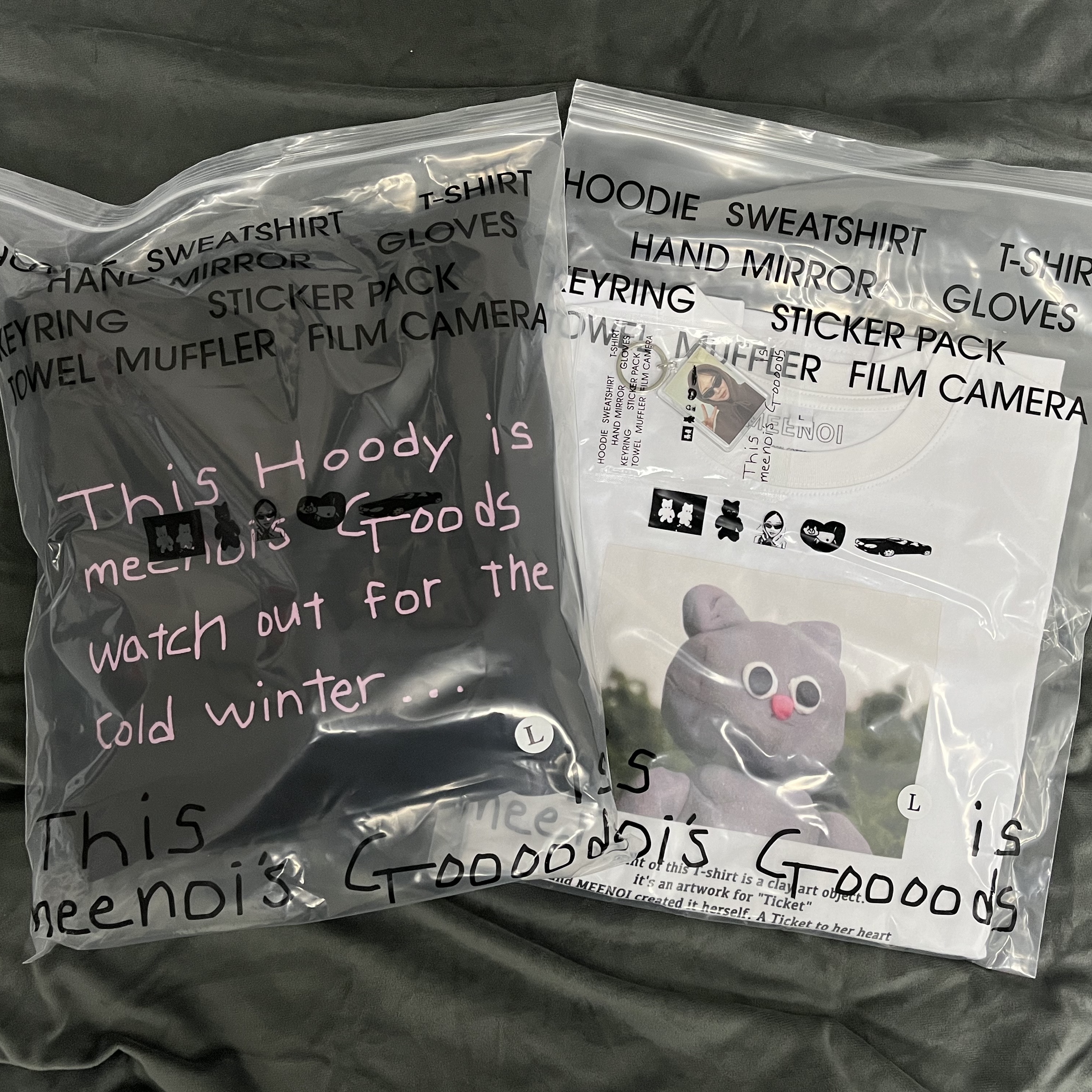 Meenoi Hoodie Thisi Is Cool Black, Meenoi Selfie Keyring 착용 스타일
