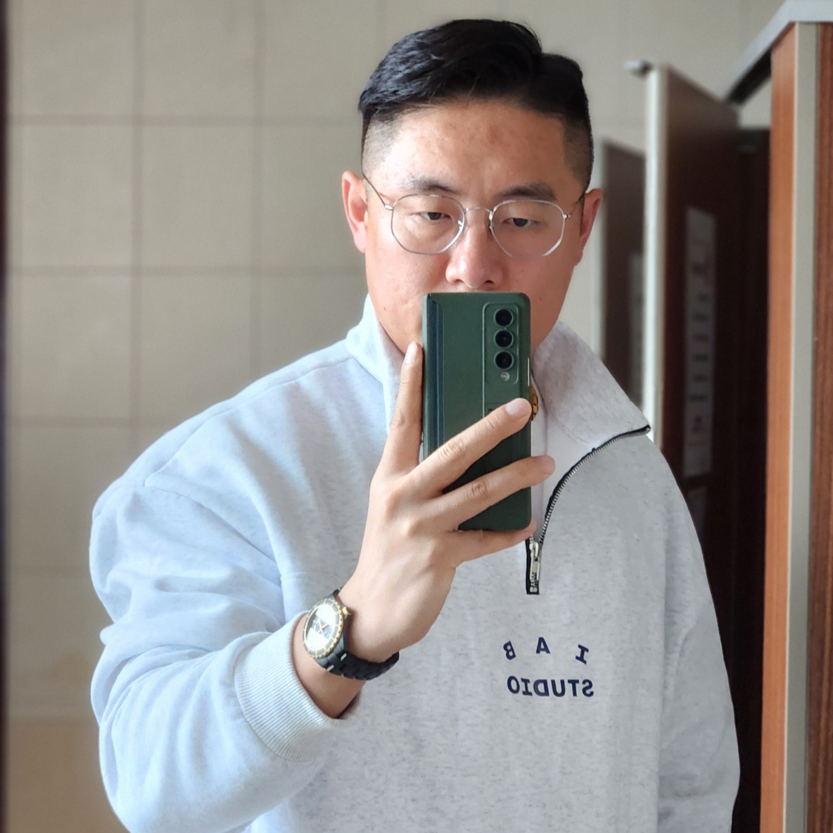IAB Studio Half Zip Pullover Light Gray 착용 스타일