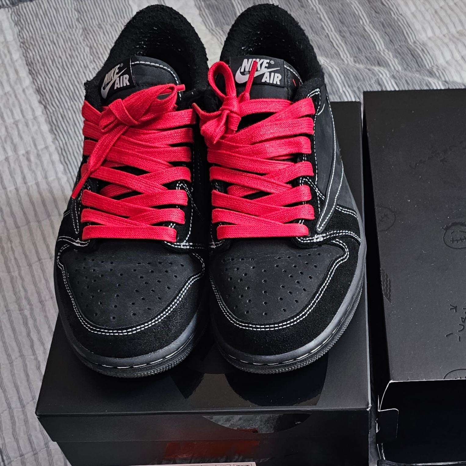 Jordan 1 x Travis Scott Retro Low OG SP Black Phantom 착용 스타일