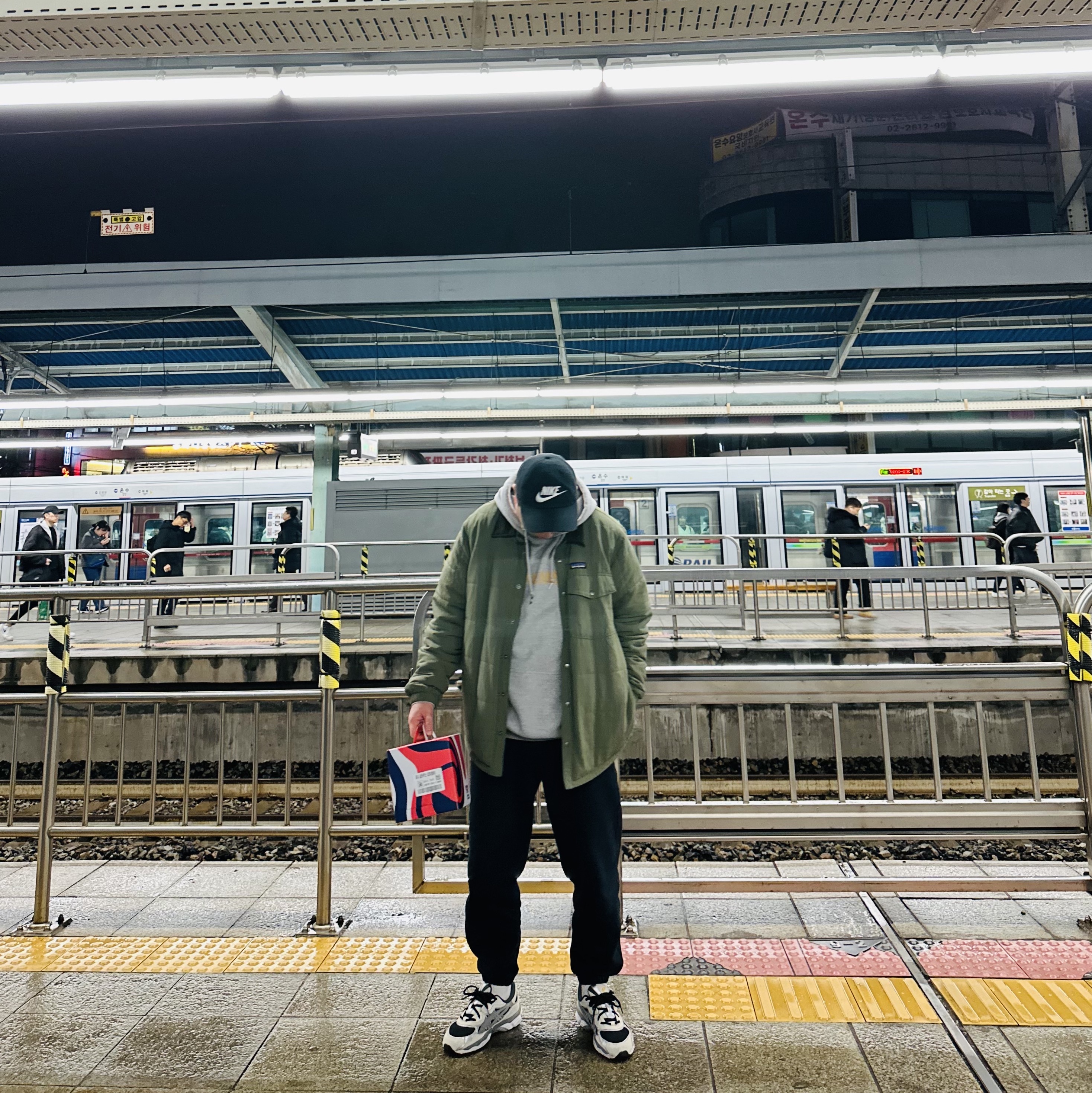 Nike Heritage 86 Futura Washed Cap Black White, Nike NRG Solo Swoosh Fleece Pants Black White - Asia 착용 스타일 - 1