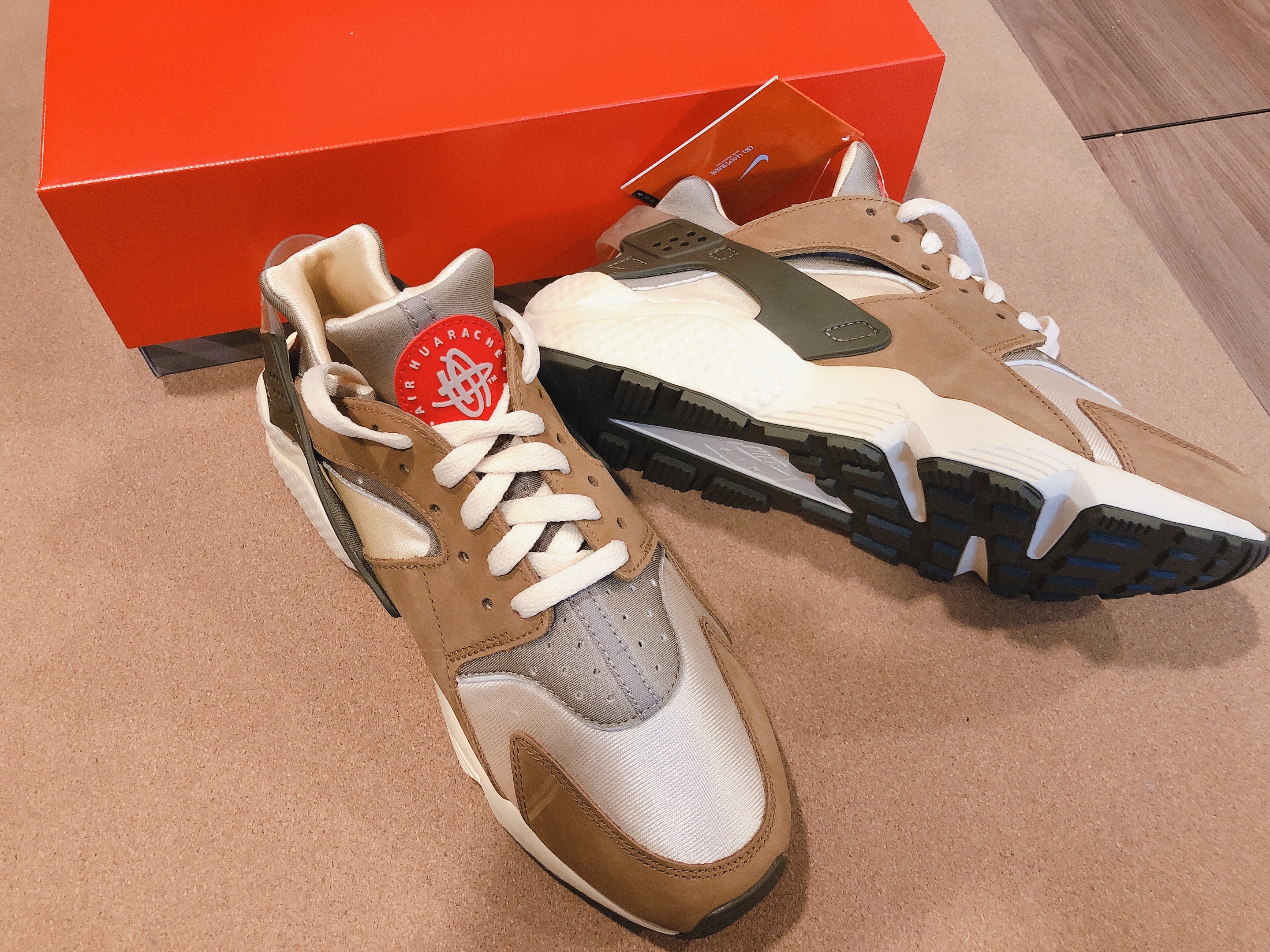 Nike x Stussy Air Huarache LE Desert Oak 착용 스타일