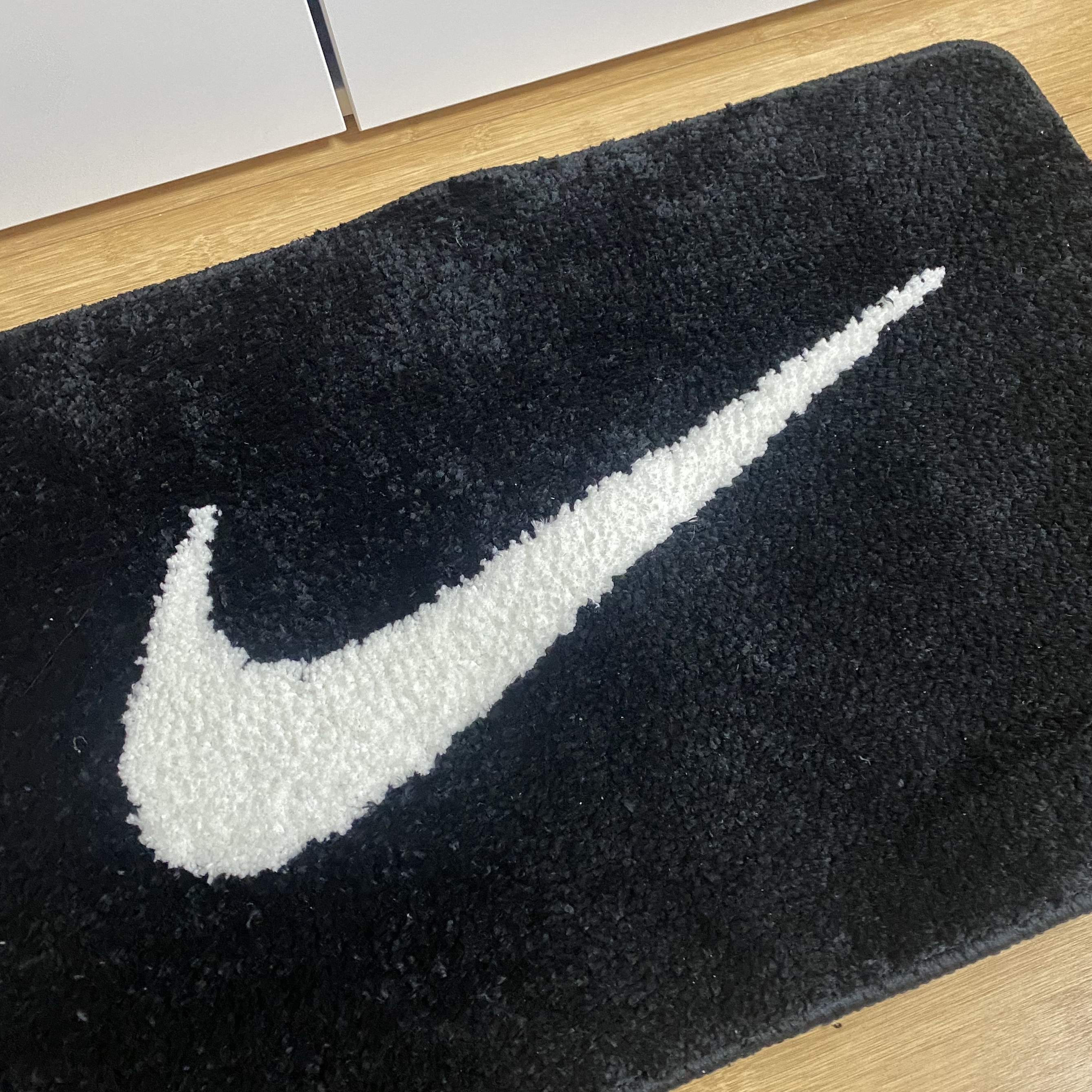 Nike Swoosh Rug Black White 착용 스타일