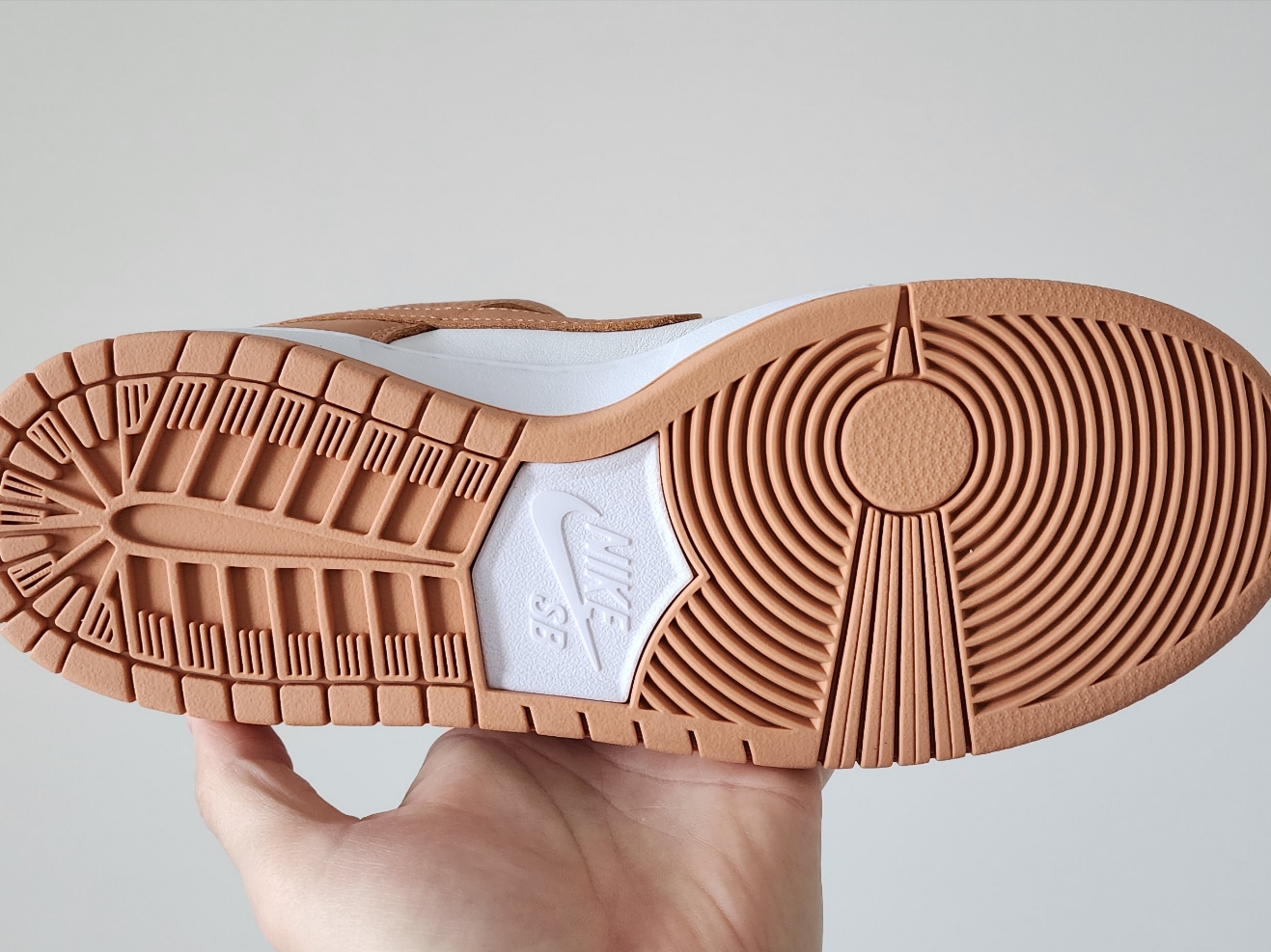 Nike SB Dunk Low Pro Light Cognac 착용 스타일