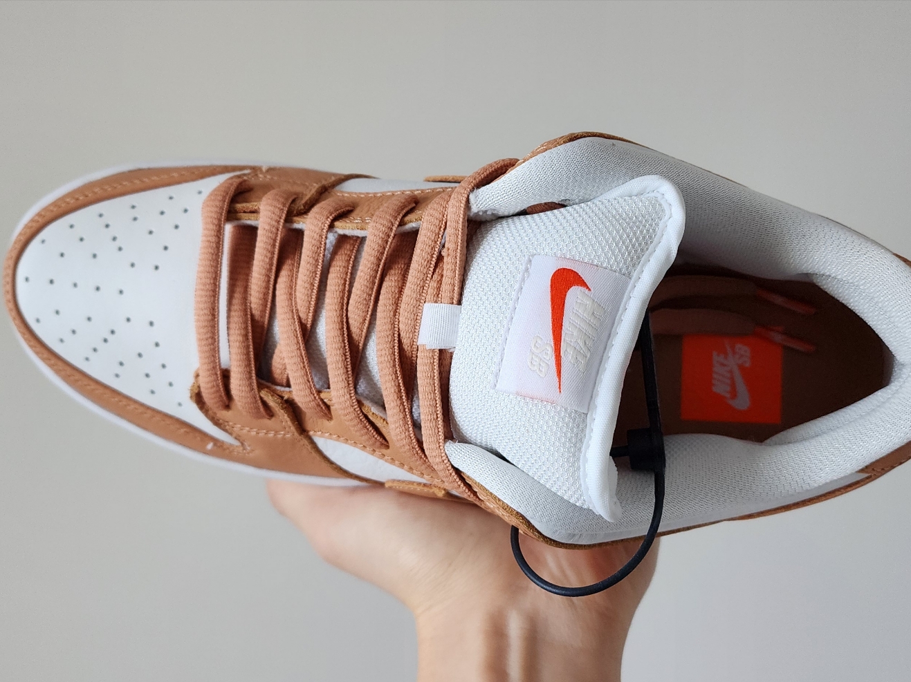 Nike SB Dunk Low Pro Light Cognac 착용 스타일