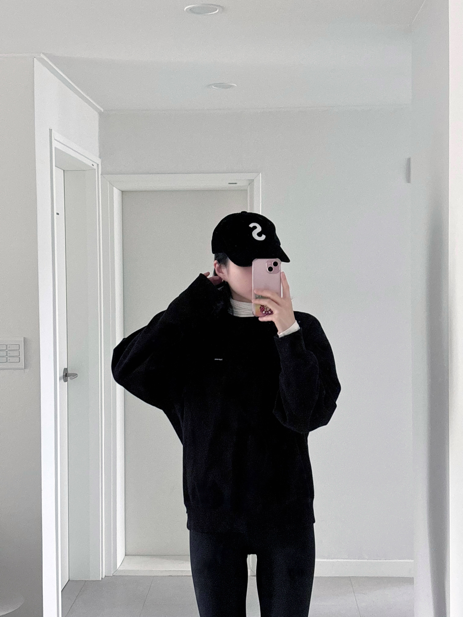 Supreme Corduroy S Logo 6-Panel Black - 23FW 착용 스타일