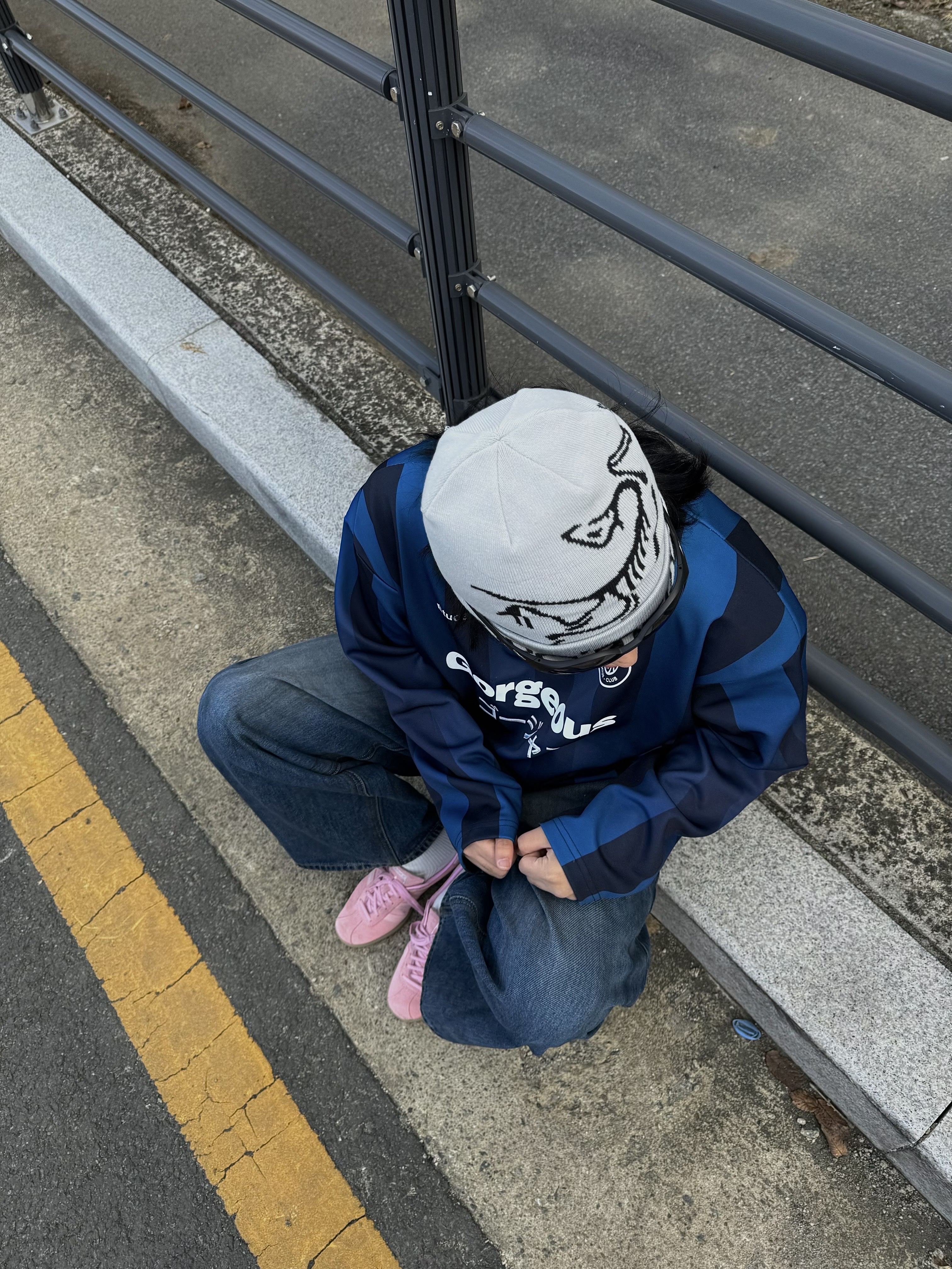 Arc'teryx Bird Word Toque Orca, Oakley Eye Jacket Redux Matte Black Frame Prizm Grey Lenses High Bridge Fit 착용 스타일