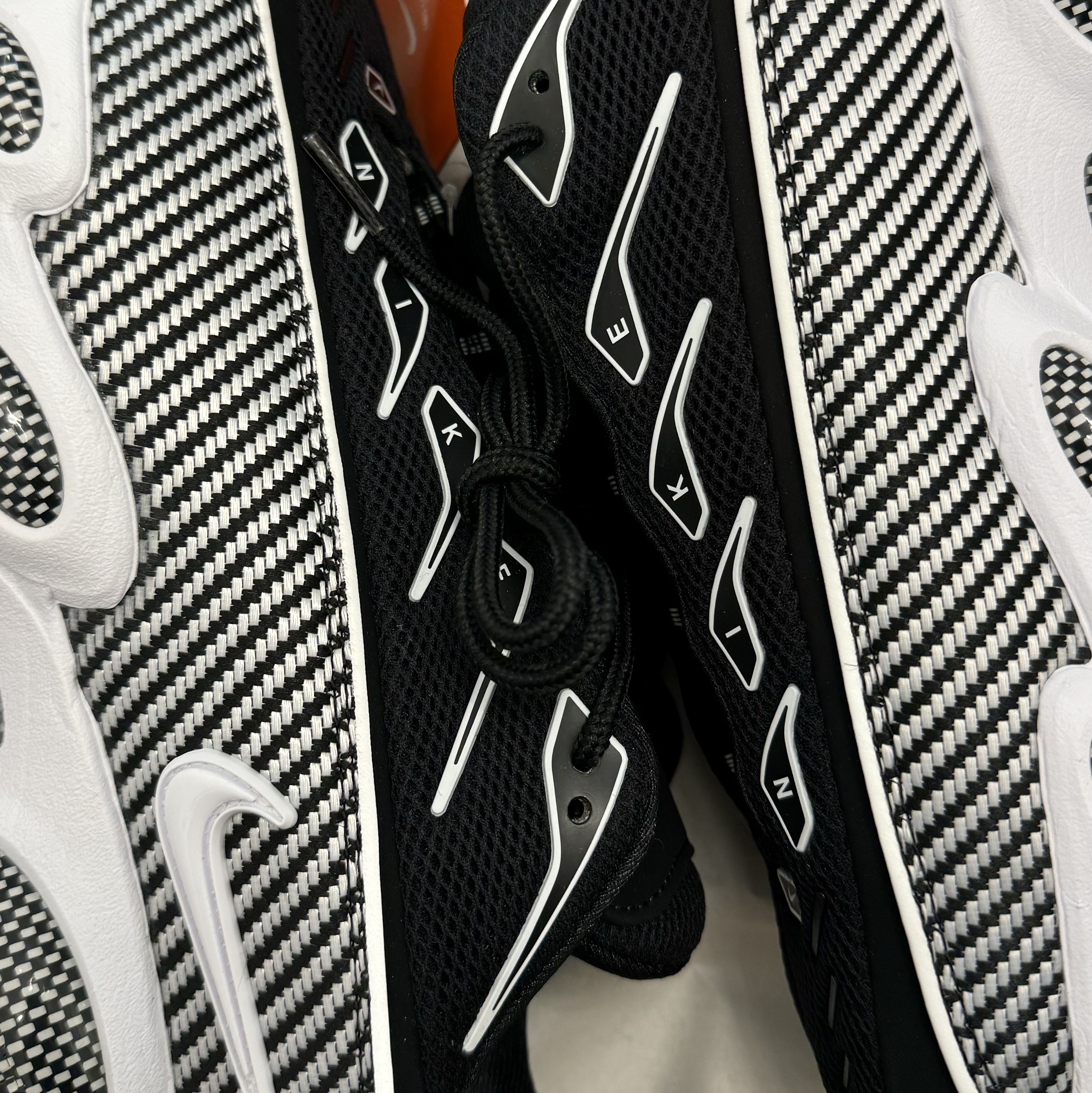 Nike x Drake Nocta Glide Black White Clear 착용 스타일