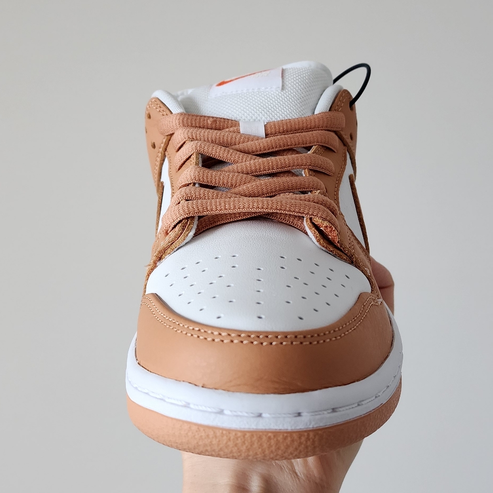 Nike SB Dunk Low Pro Light Cognac 착용 스타일
