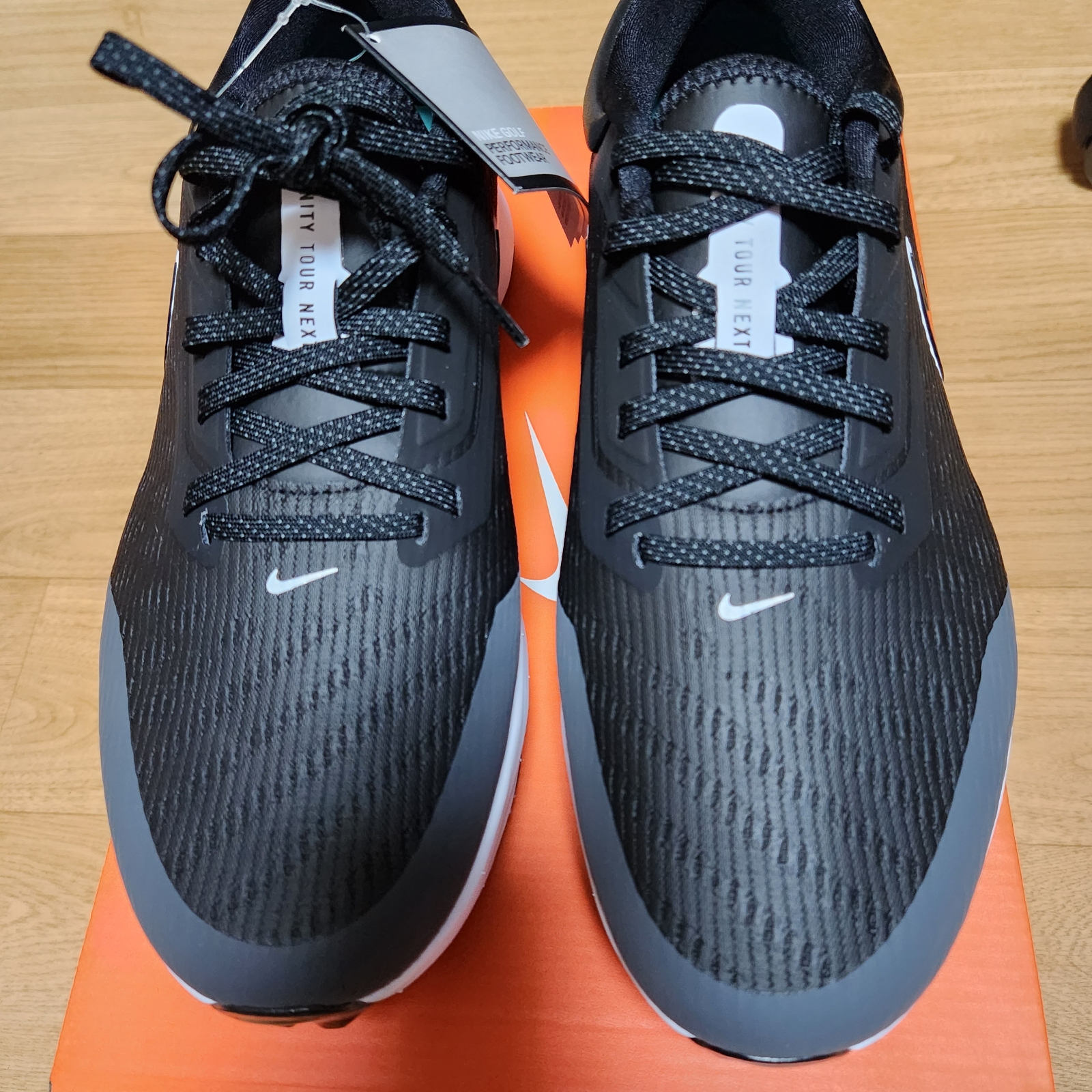 Nike Air Zoom Infinity Tour NEXT% Wide Black Iron Grey 착용 스타일 - 1
