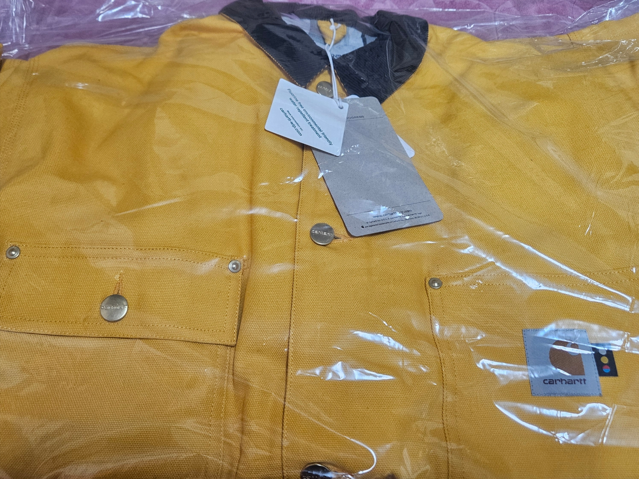 Carhartt WIP x IAB Studio OG Chore Coat Yellow 착용 스타일