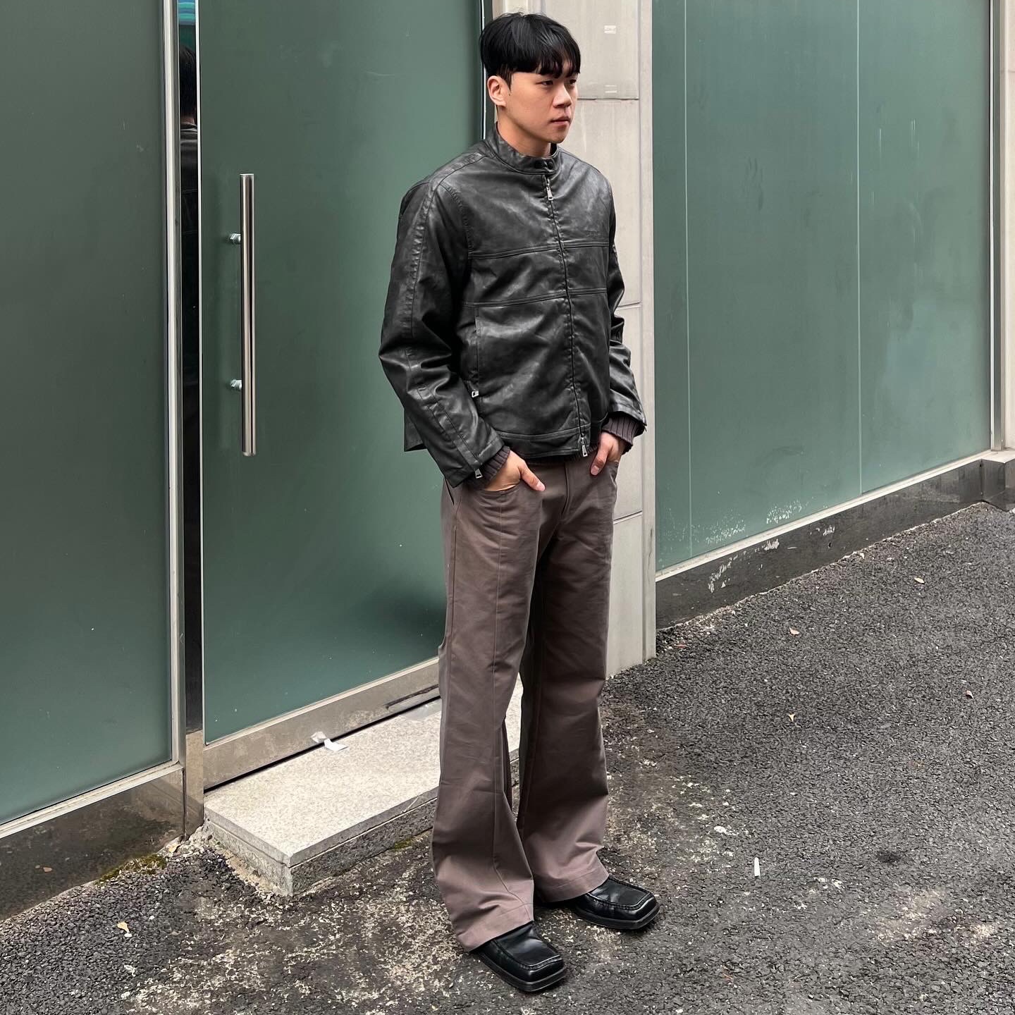 Our Legacy Ladon Brass Keychain Matte Nickel, Nike x Martine Rose Shox MR4 Black 착용 스타일 - 1