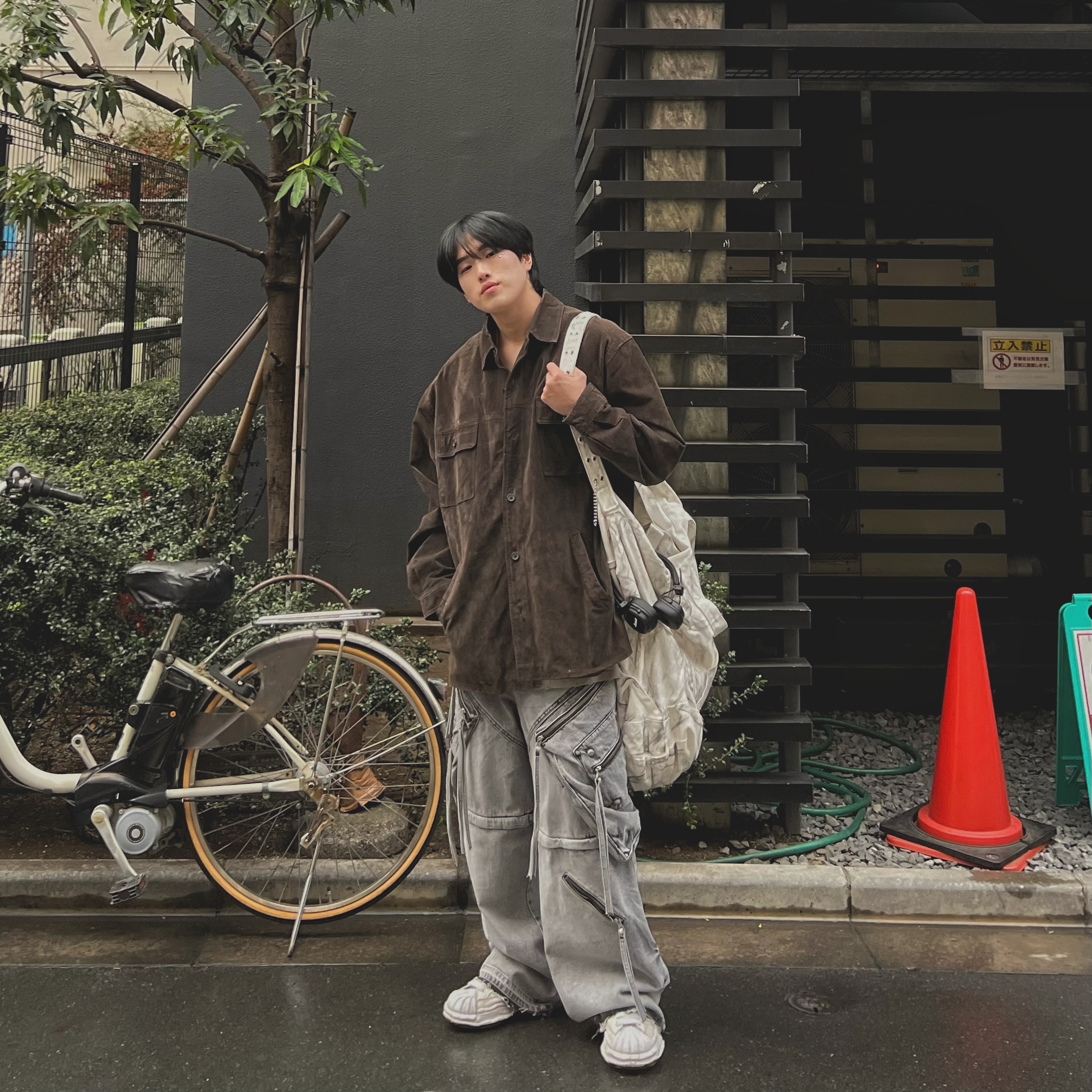 Marshall Major IV Black (Korean Ver.), Maison Mihara Yasuhiro Blakey OG Sole Canvas Low-top Sneakers White 착용 스타일 - 1