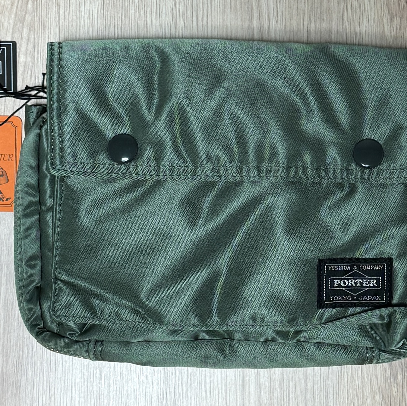 Porter Tanker Shoulder Bag Sage Green 착용 스타일