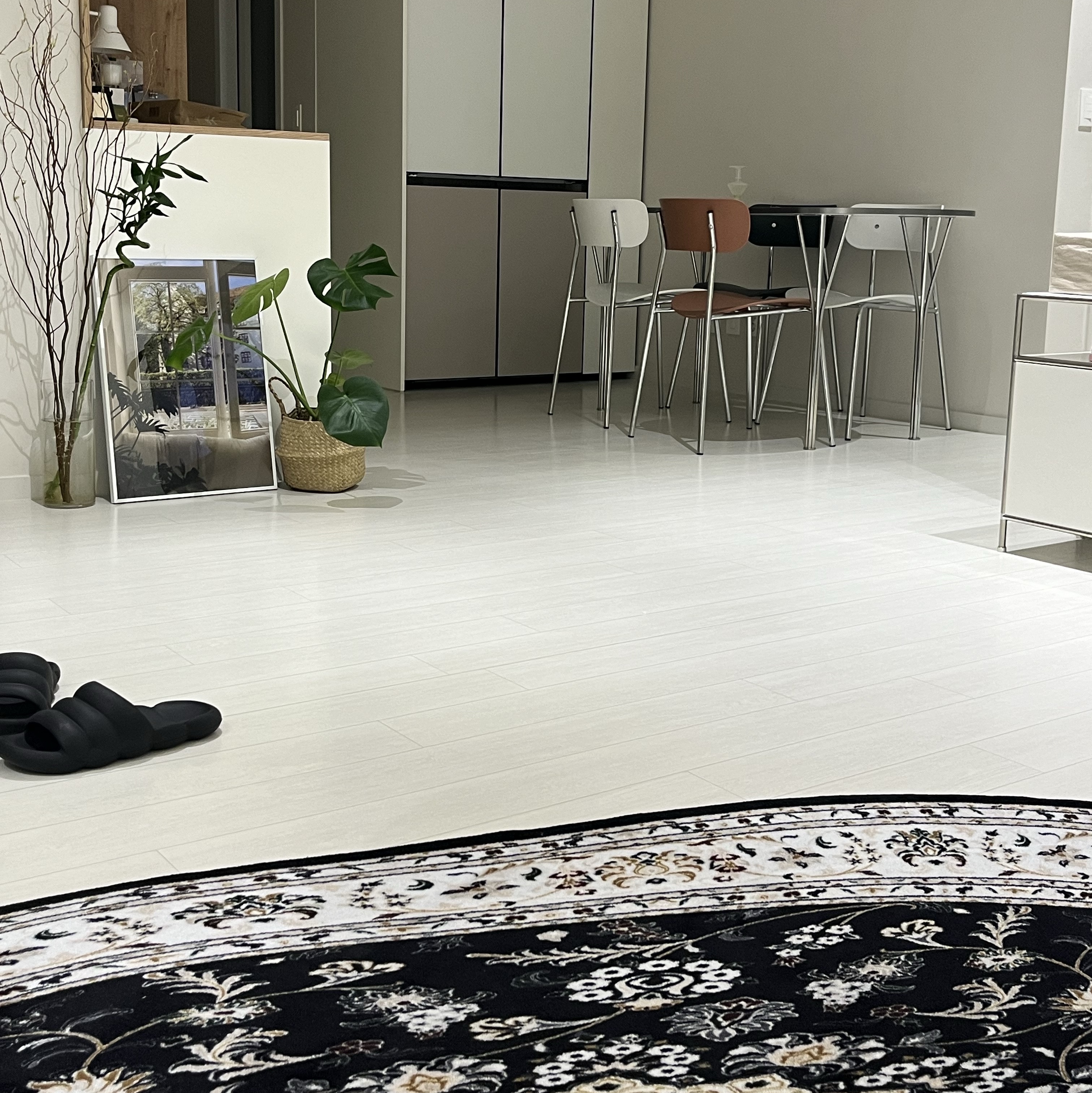Say Touche Liquified Persian Rug Black (L) 착용 스타일